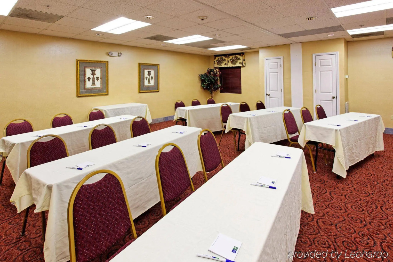Holiday Inn Express & Suites Crossville by IHG