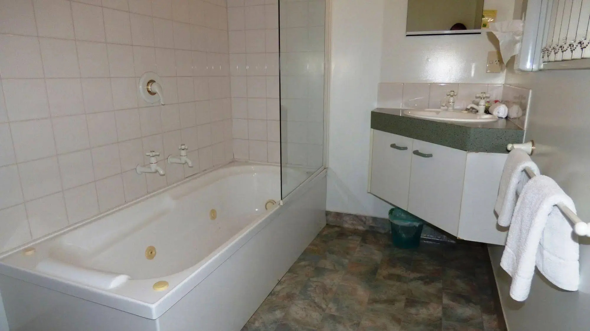 Alexandra Heights Motel