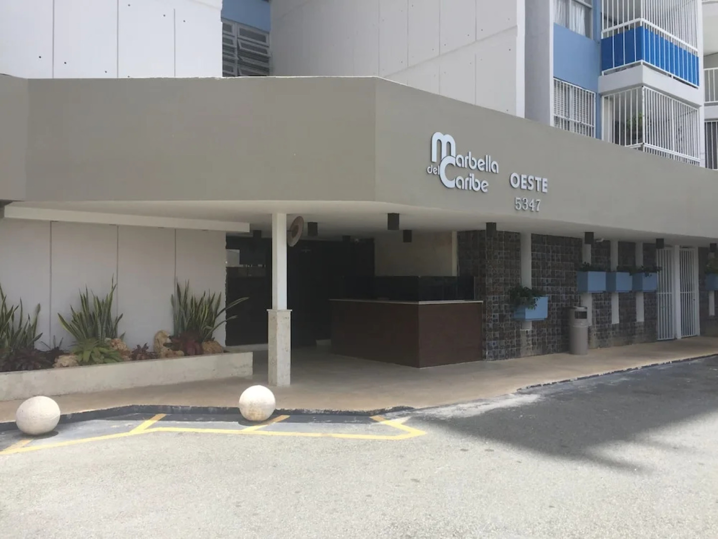 Marbella Del Caribe Beach Front Apt