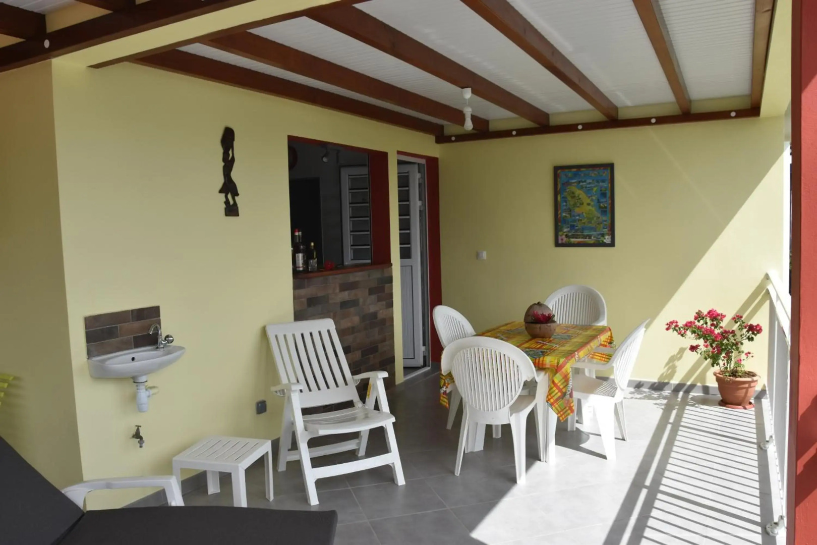 Haut de villa dans son écrin de verdure