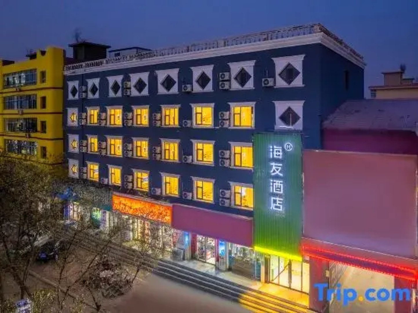 Hi Inn (Baiyin Jingyuan Bell Tower)