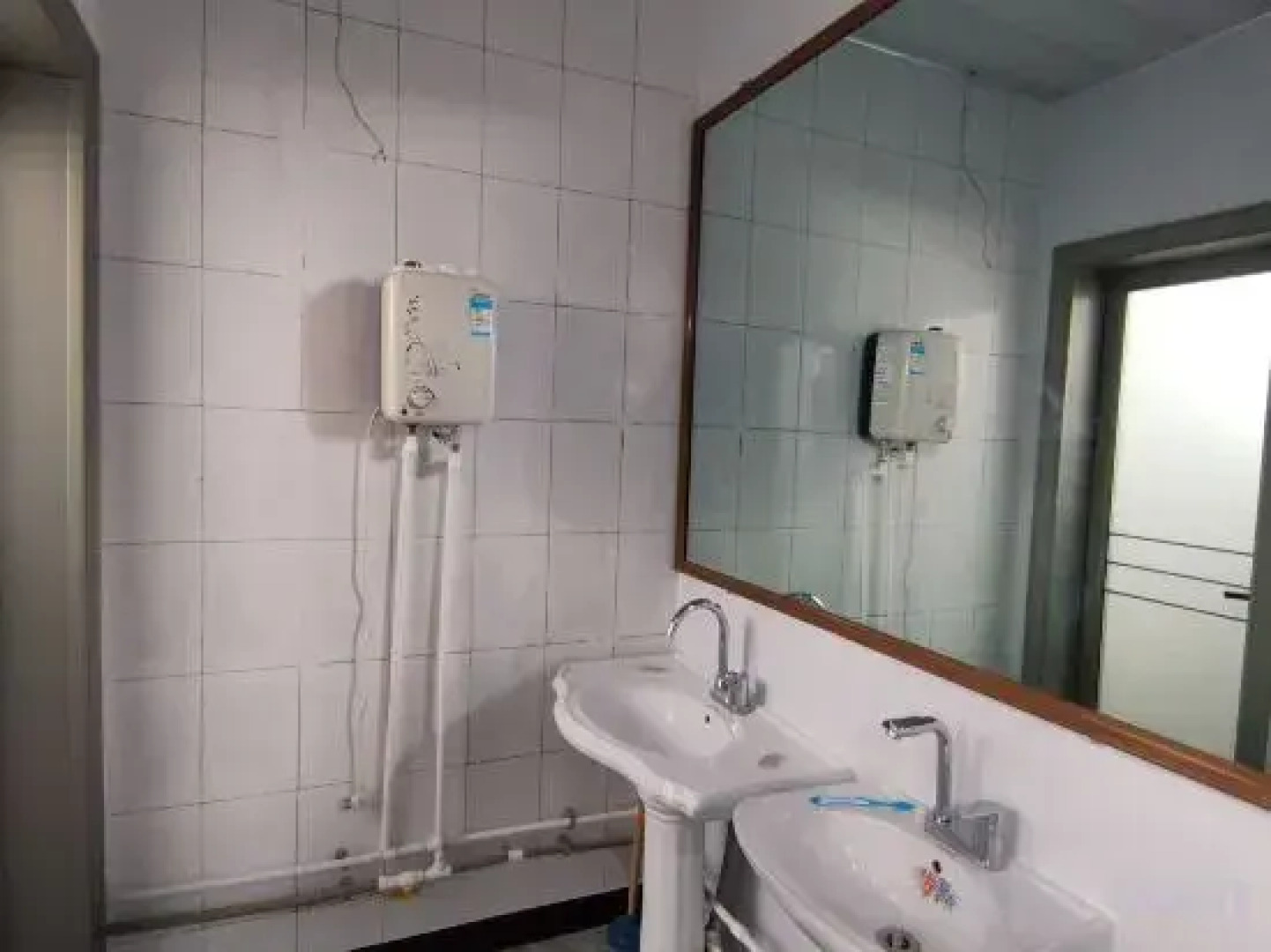 Ejinaqi Luxing Hostel