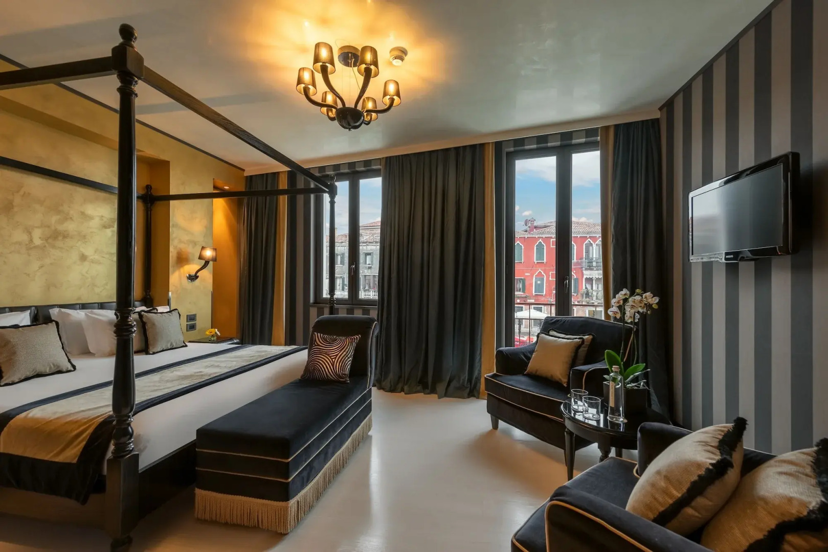 Carnival Palace Hotel