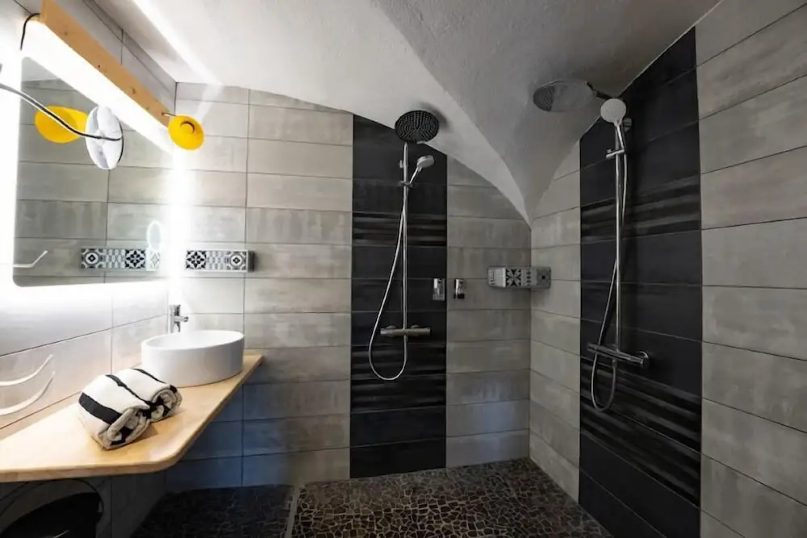 Chambres d’hôtes, Gîte, Suite : “Au Hangar ”