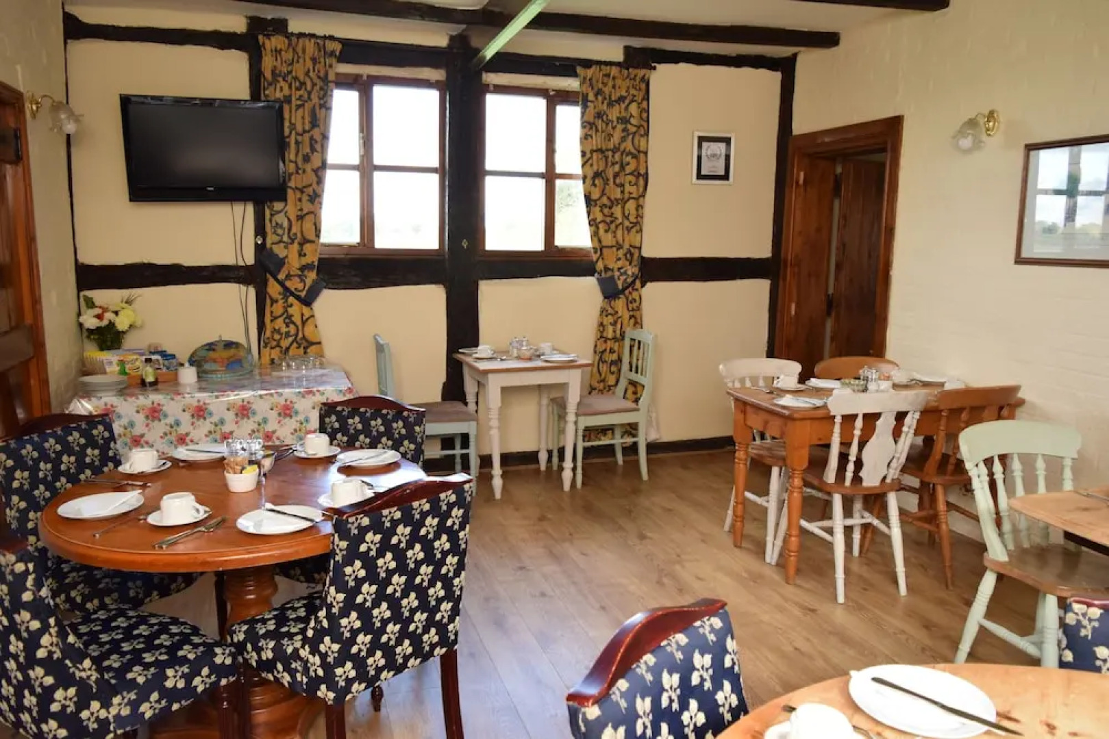 Haseley Coach House Motel