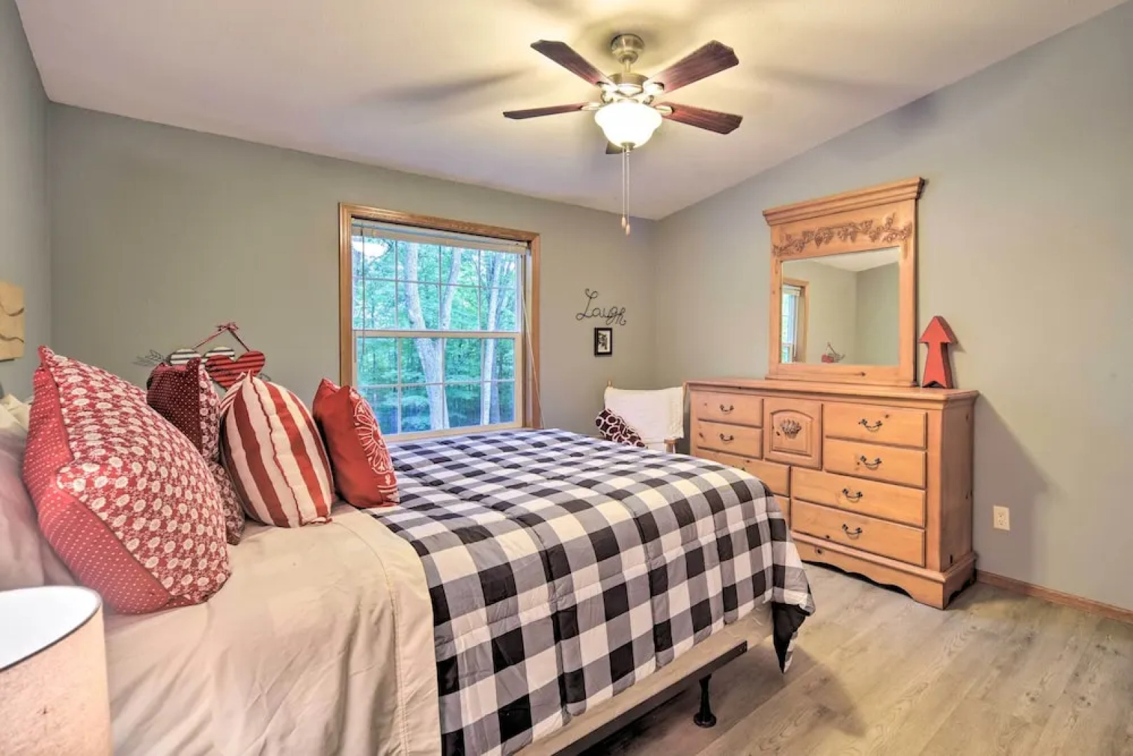 Tranquil Cabin Getaway Near Red Cedar Lake!