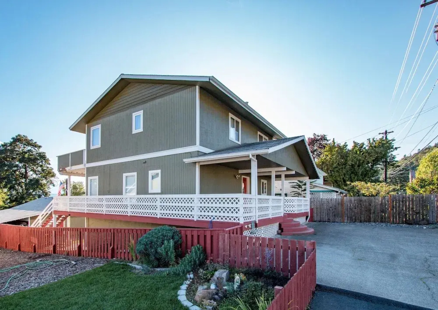 Northern Daylights 1 Bedroom Home by RedAwning