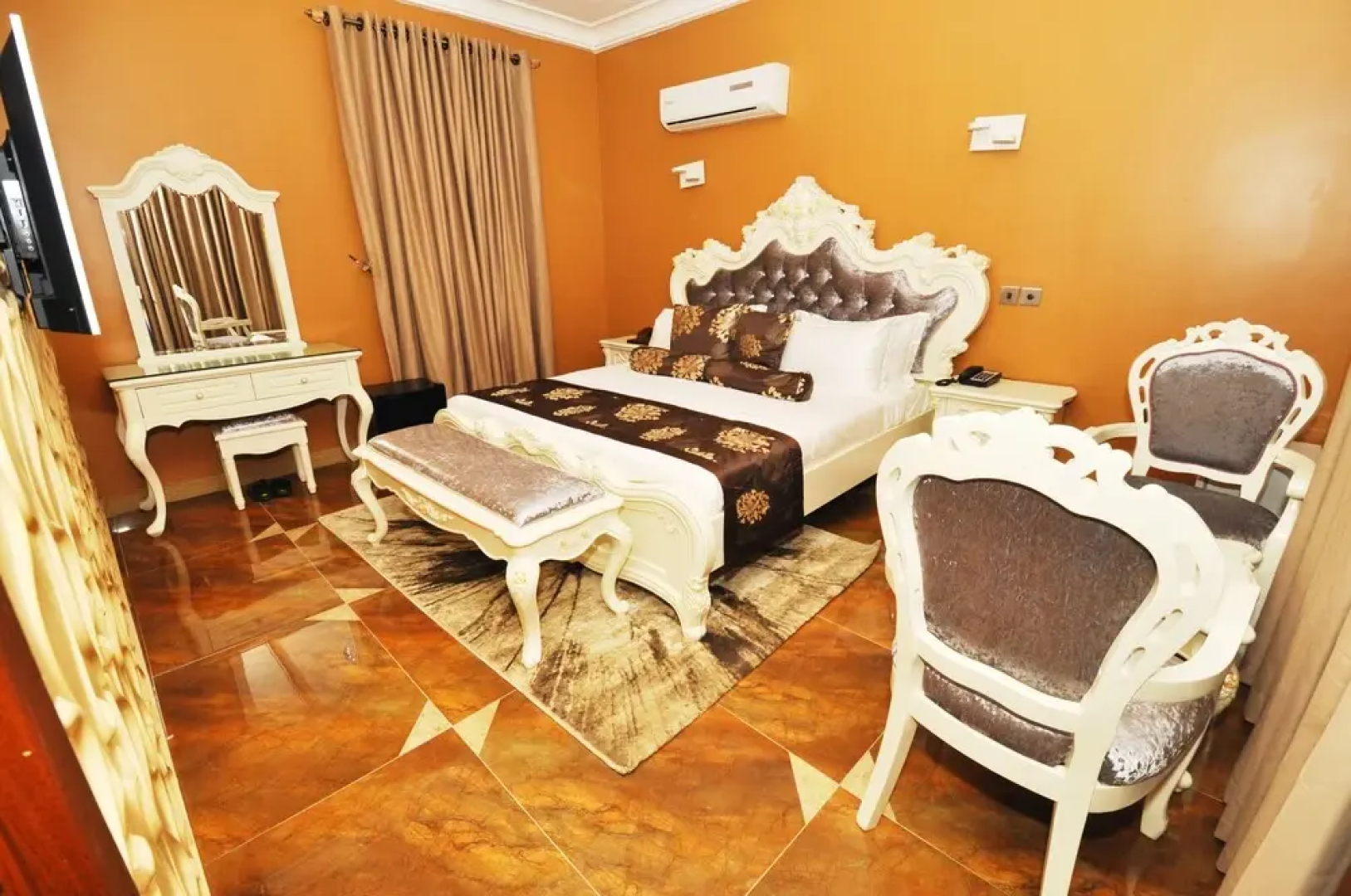 Soprom Hotel & Suites