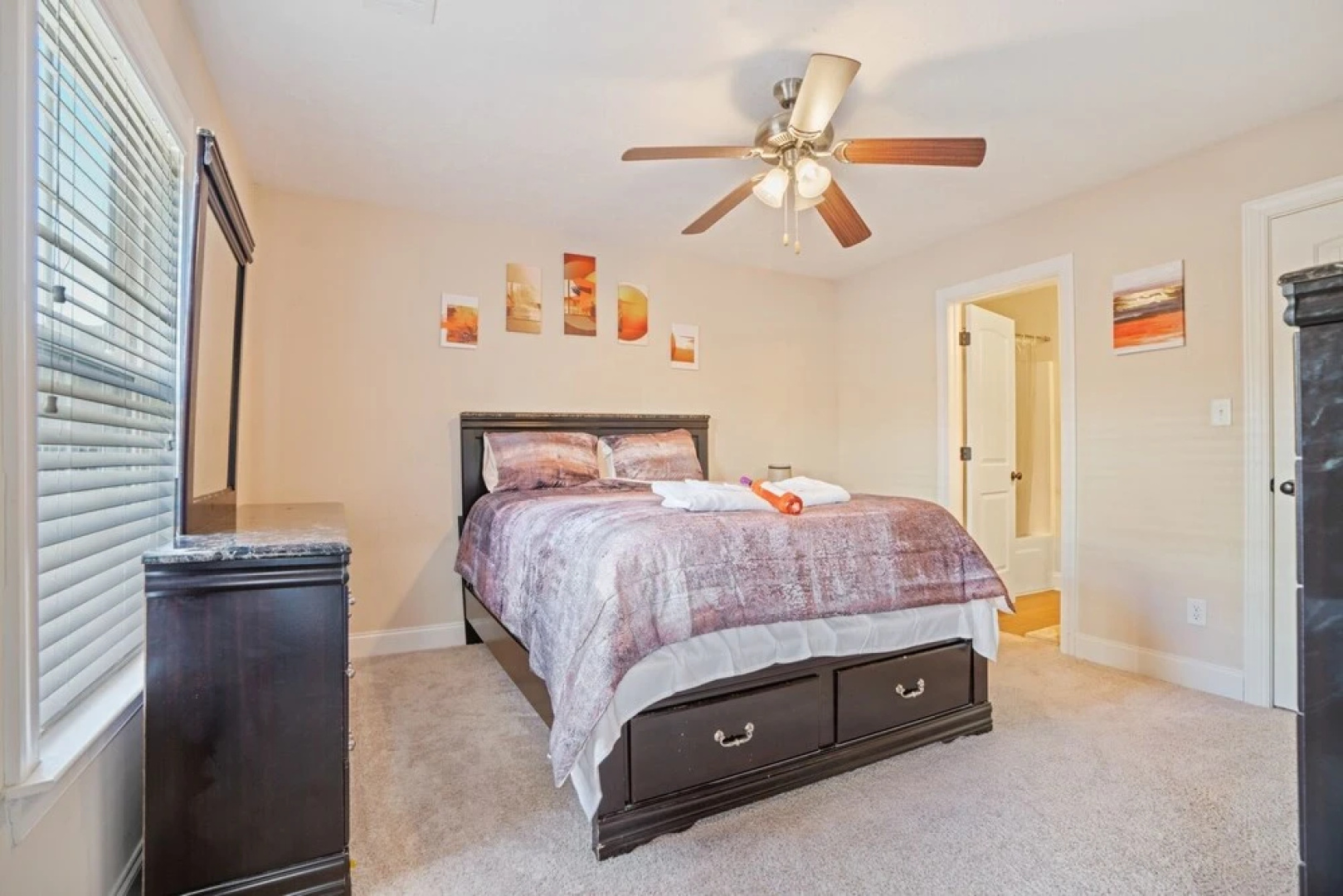 Good Vibes Only - Perfect Home In Quiet Residential Area With Work/study Space 4 Bedroom Townhouse by Redawning