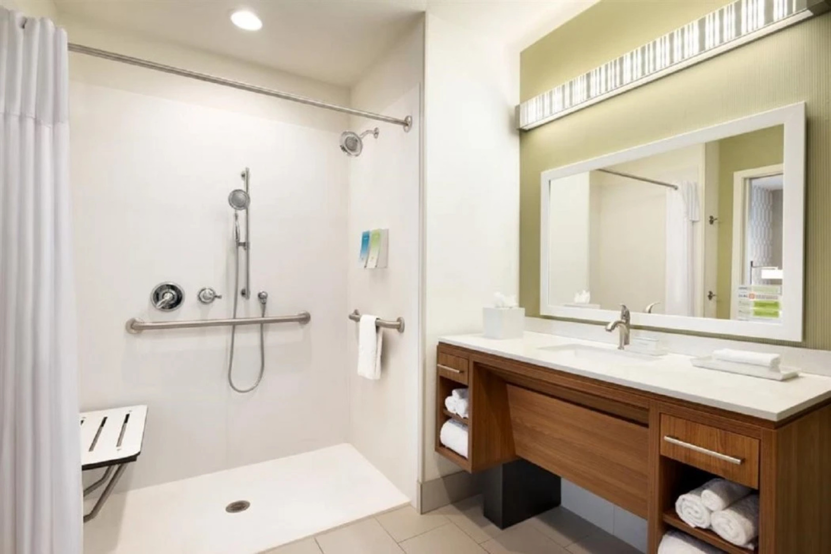 Home2 Suites By Hilton Milwaukee Brookfield