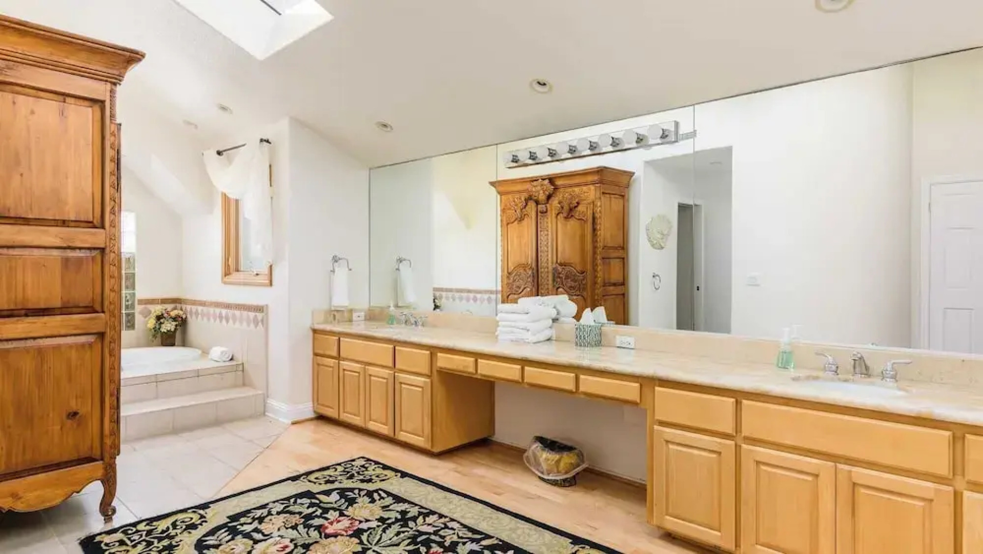 Two Estates w/ Pools, Hot Tubs, Game Rooms, Valley Views & Tennis Court Near Beaches & Wineries