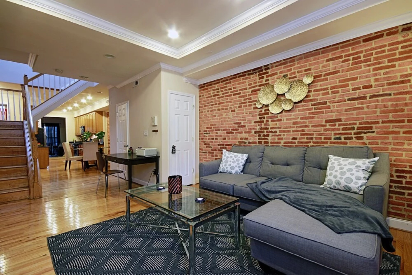 Brick 3BR Home in Trendy Neighborhood, Newly Renovated! Holiday home 3