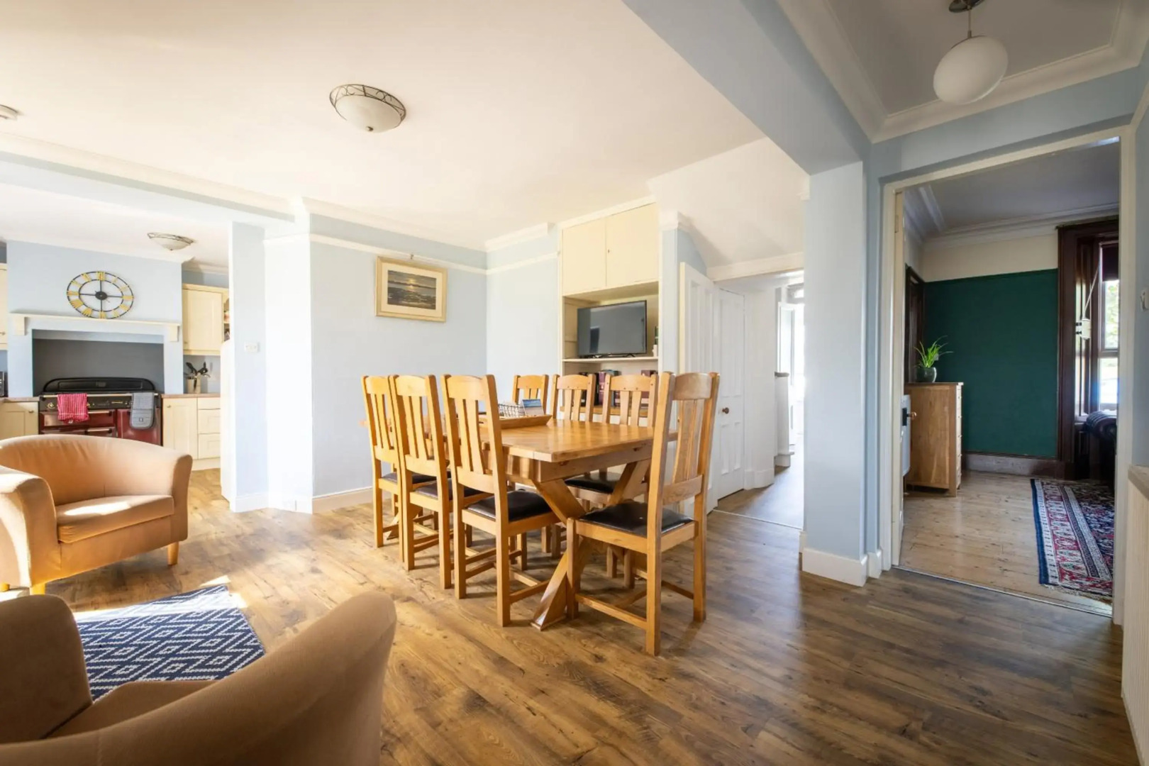 Seaview House - A Traditional Home by the Beach