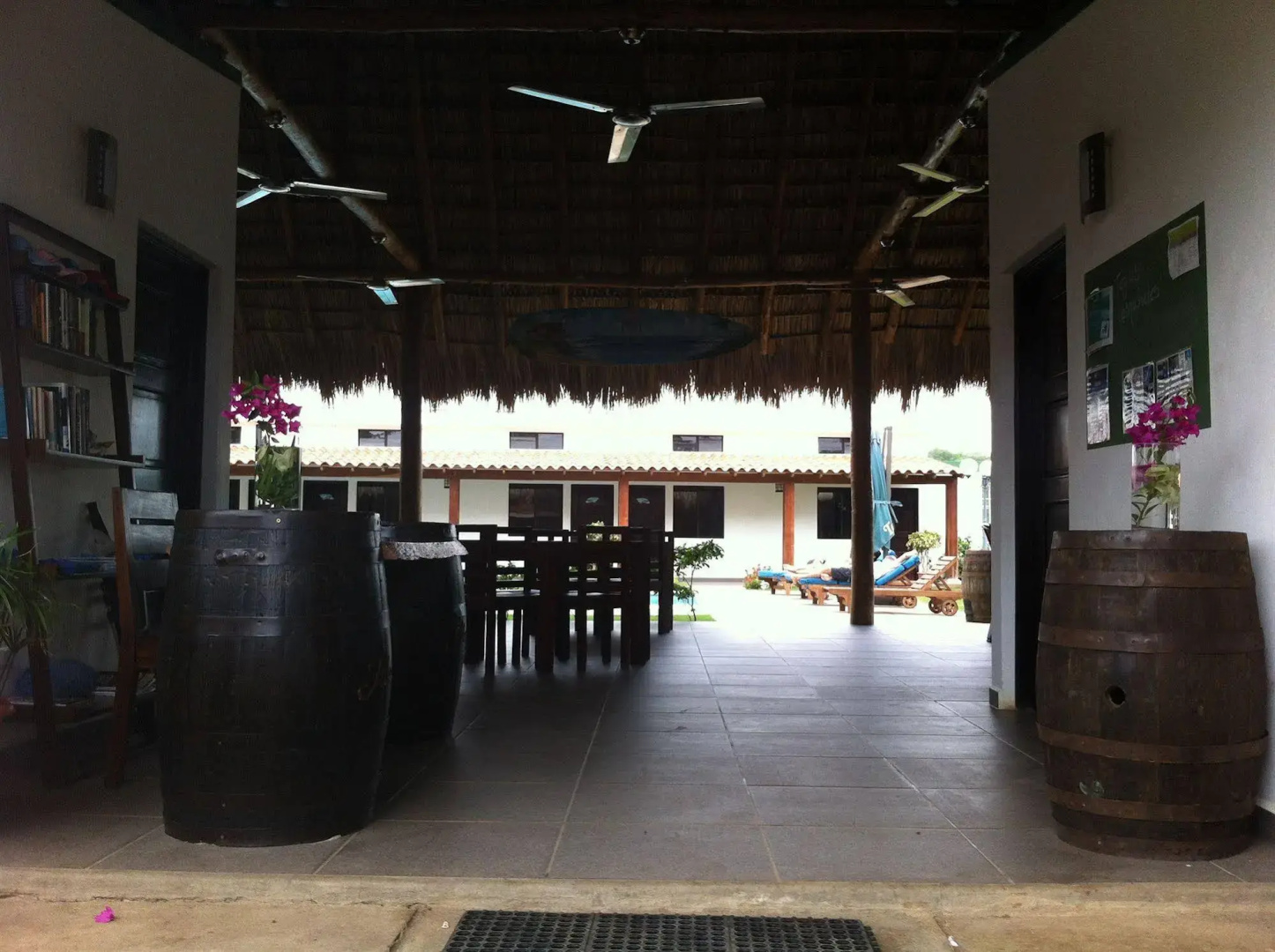Machele' s Place Beachside Hotel & Pool