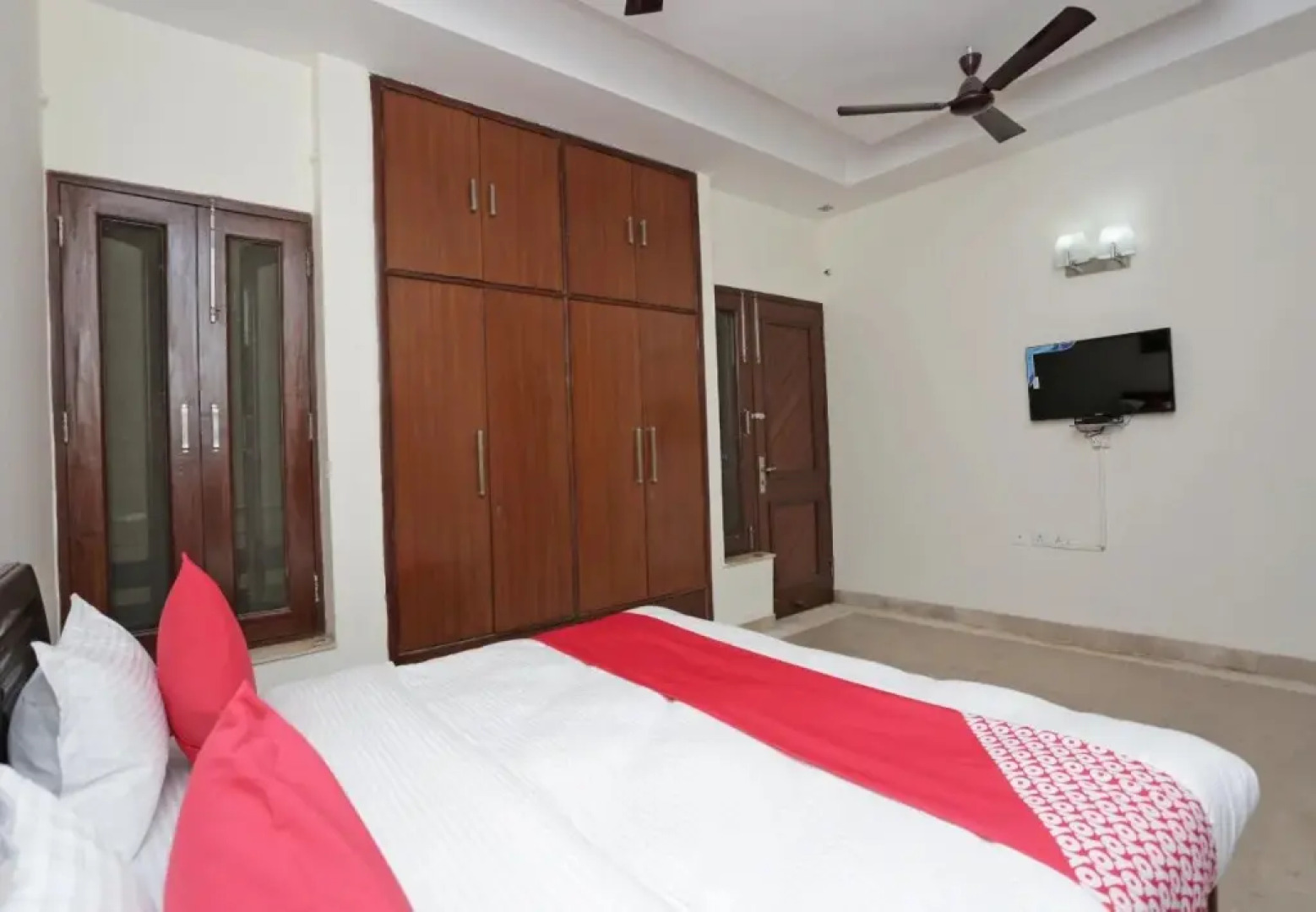 OYO Rooms Noida City Centre 208
