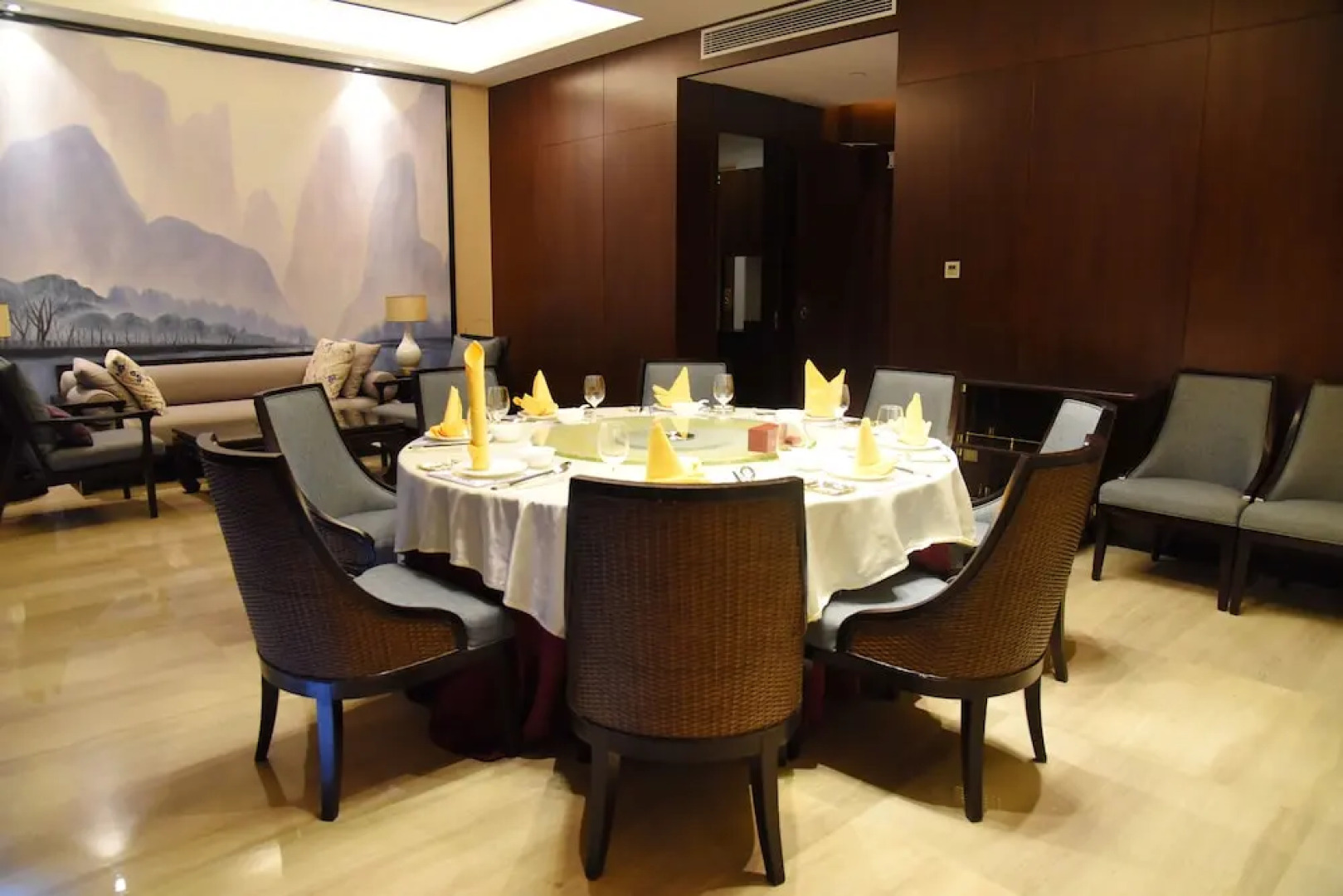 Kande Grand Land Hotel