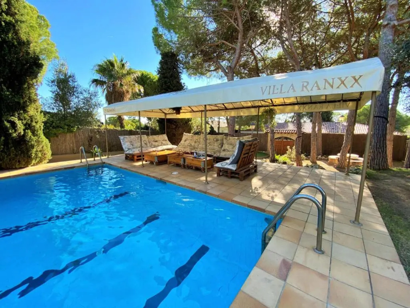 Villa Sitges El Ranch Amaizing Outdoor Areas Beaches at 10 minutes walk Sitges at 15 min drive AC Pool XXL