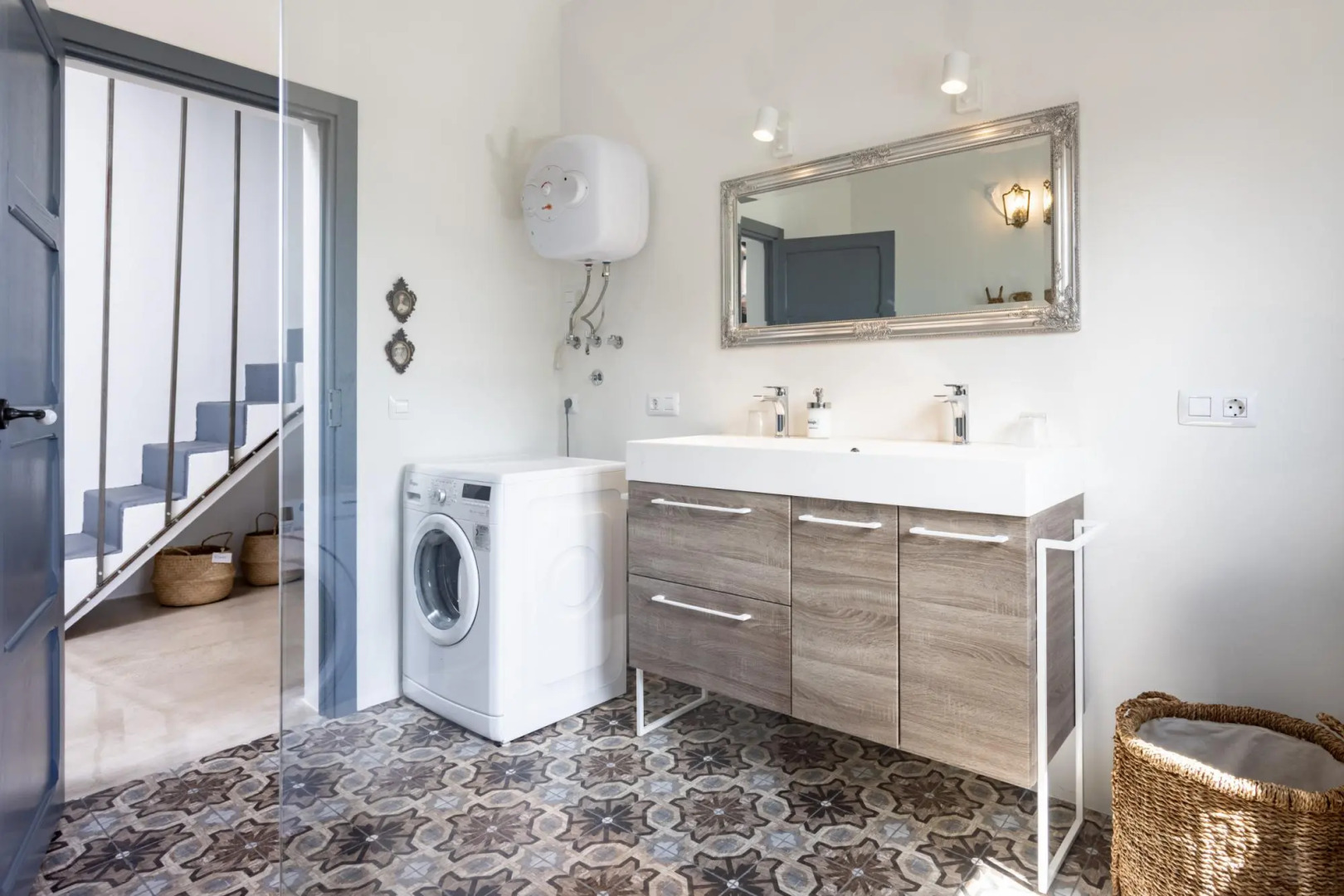 Home2Book Stunning Design House Arafo