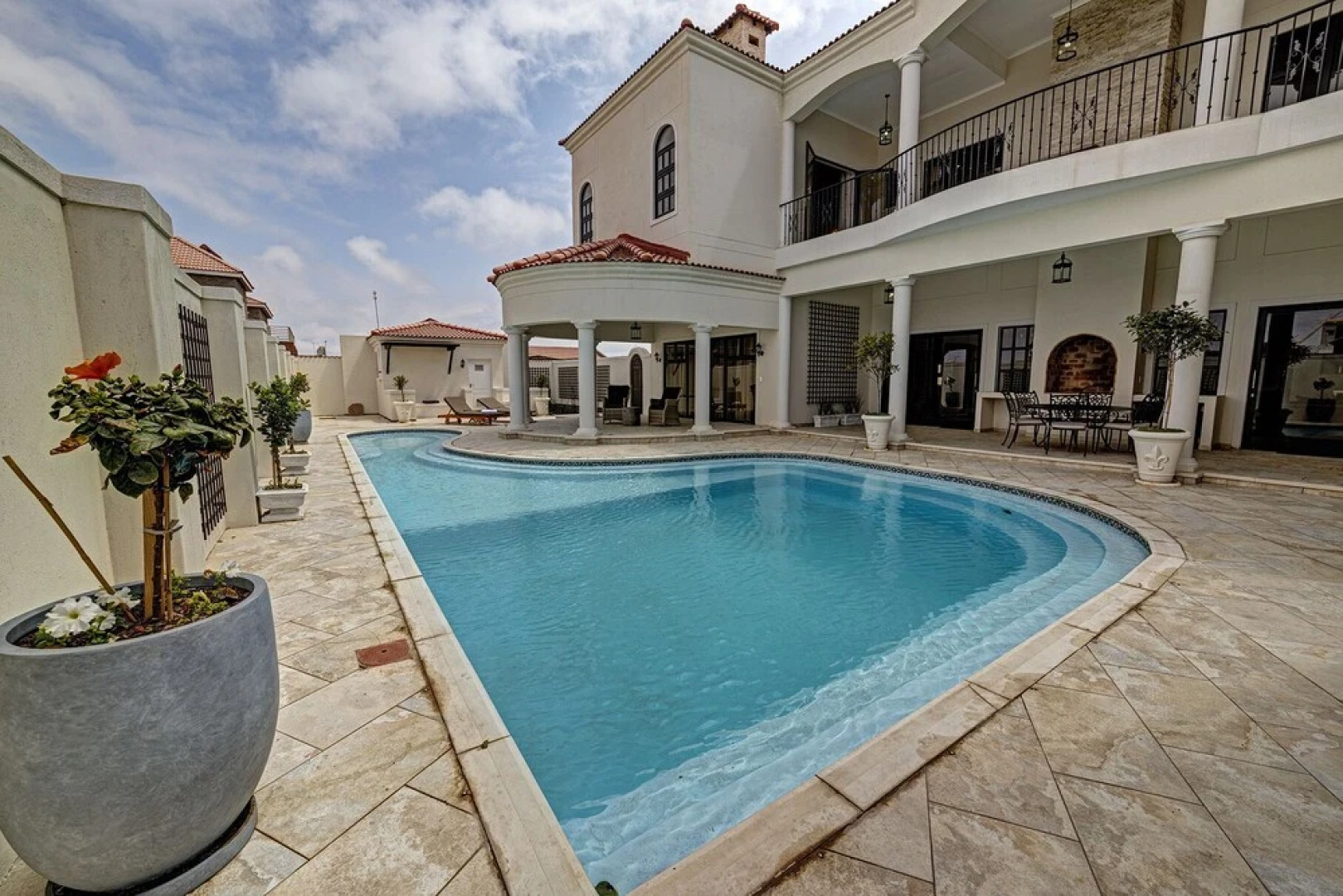 Lagoon Suites Boutique Hotel