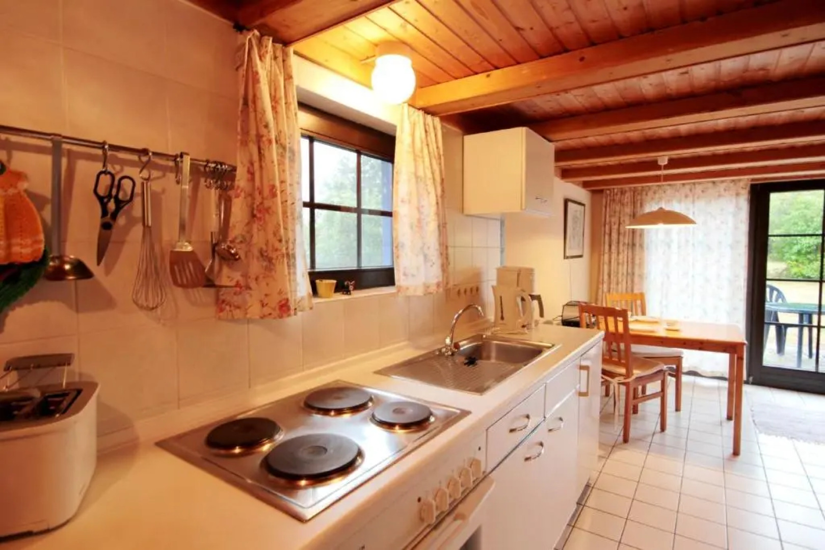 Blaues Haus by Rujana