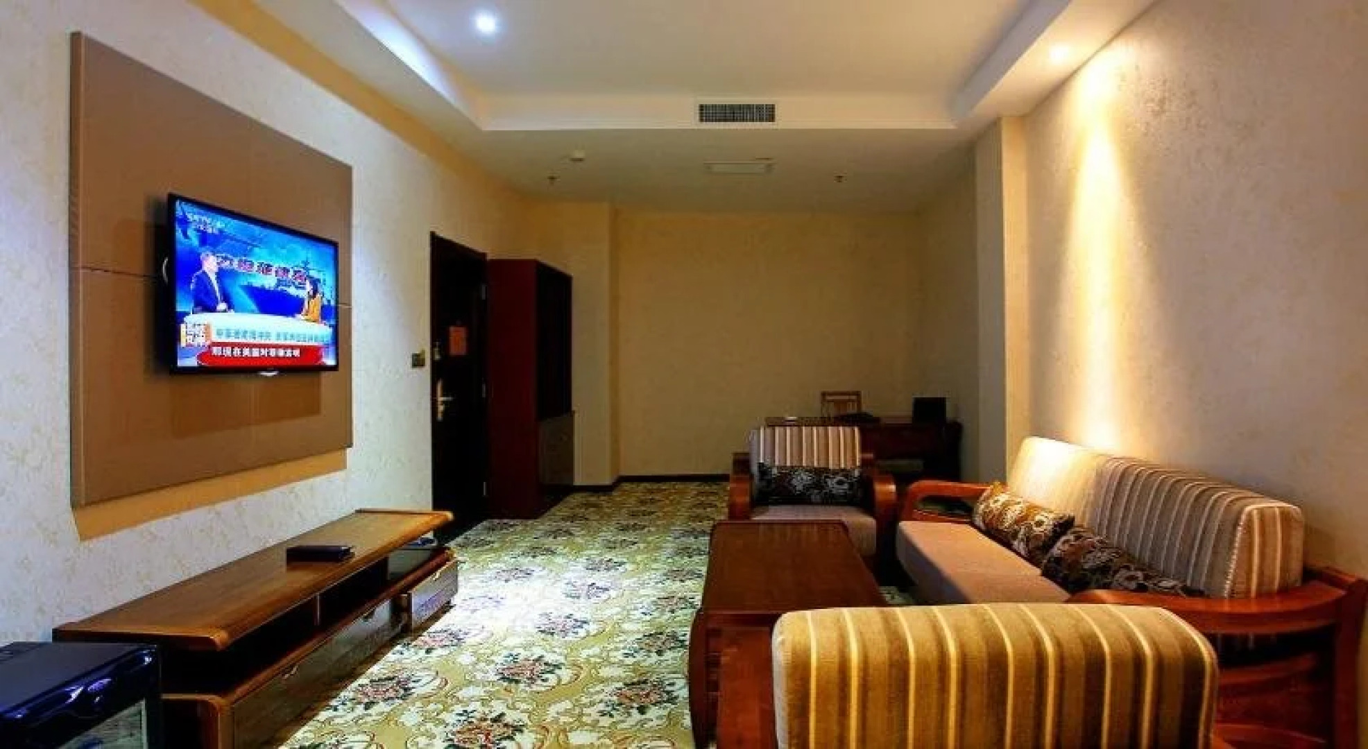 Jiuquan Longteng Hotel