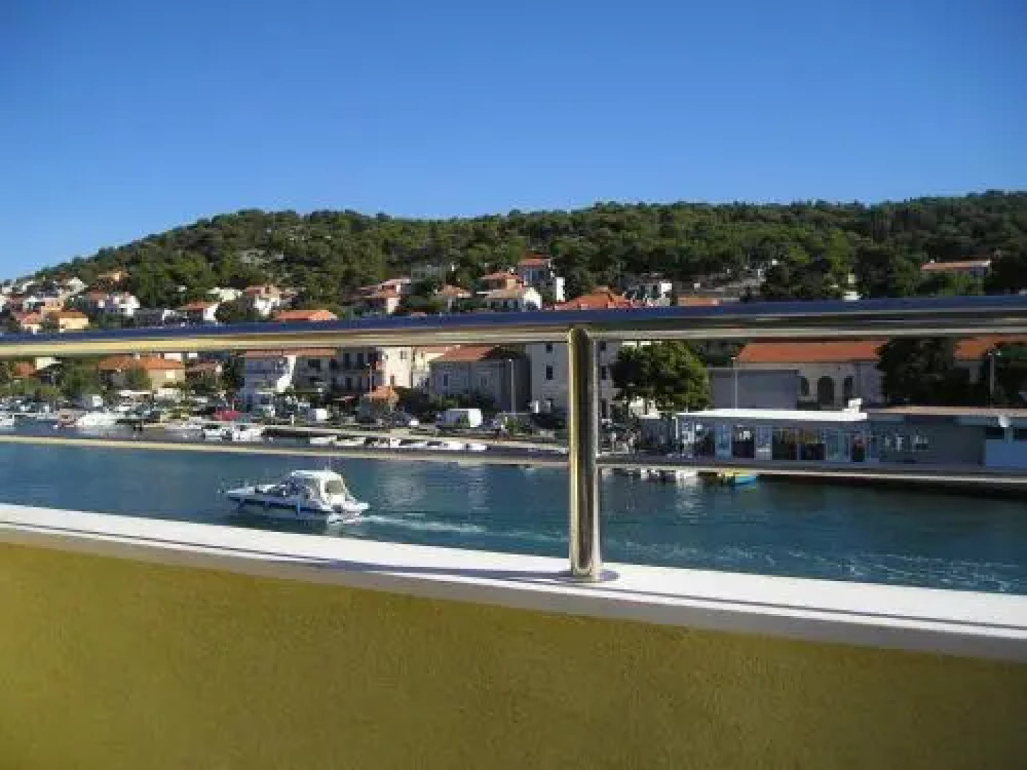 Apartments Luna Tisno