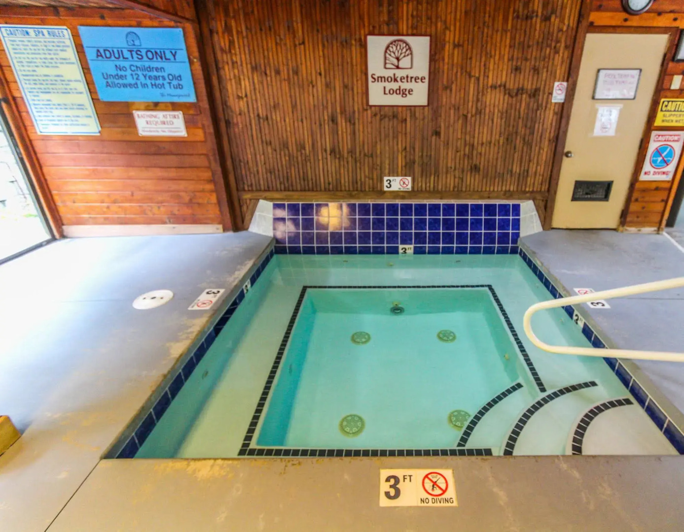 Smoketree Lodge by VRI Resort