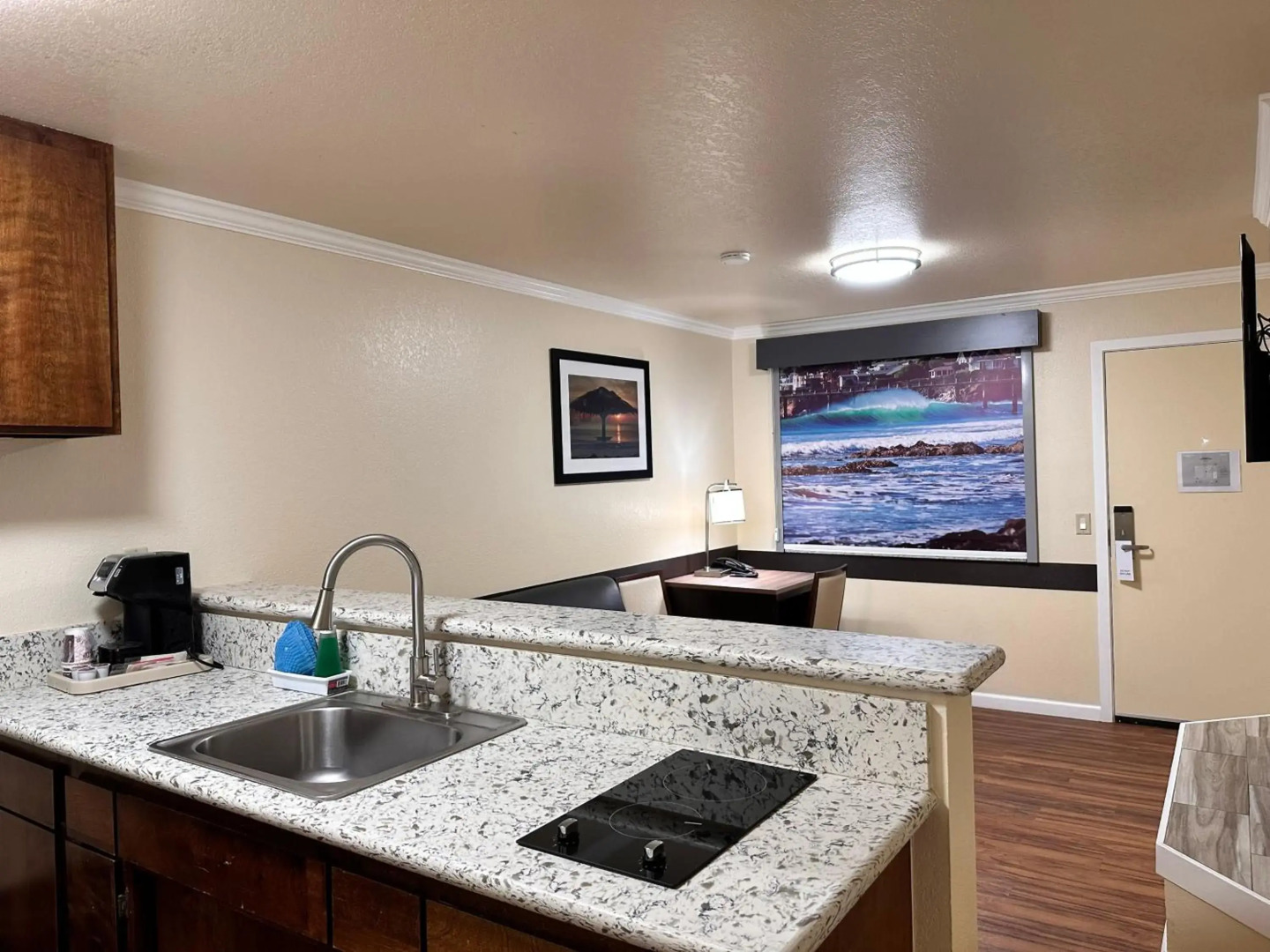 Beachwalker Inn and Suites