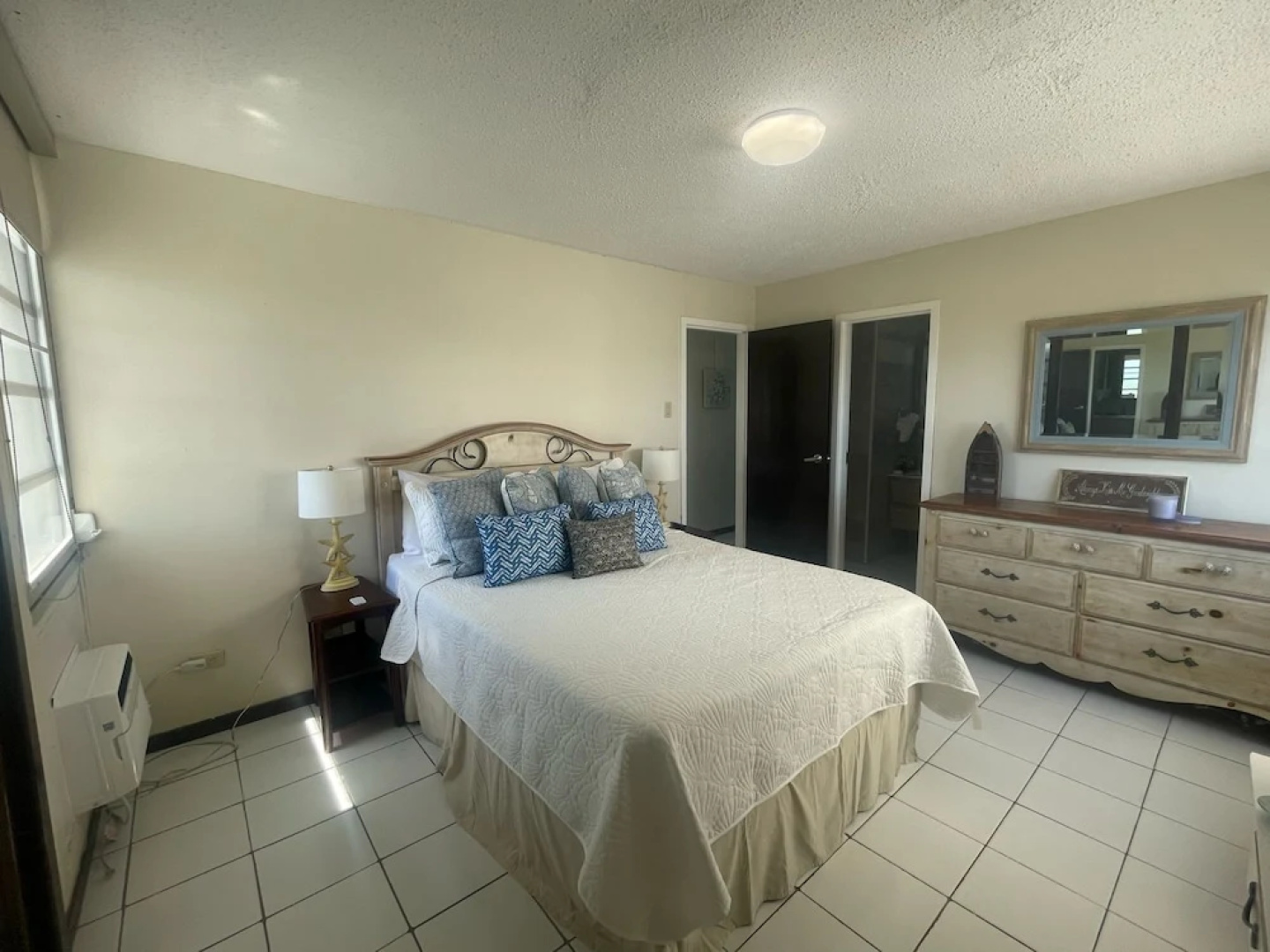 Ocean View 2 Bed 1 Bath 2 Parkings Pool