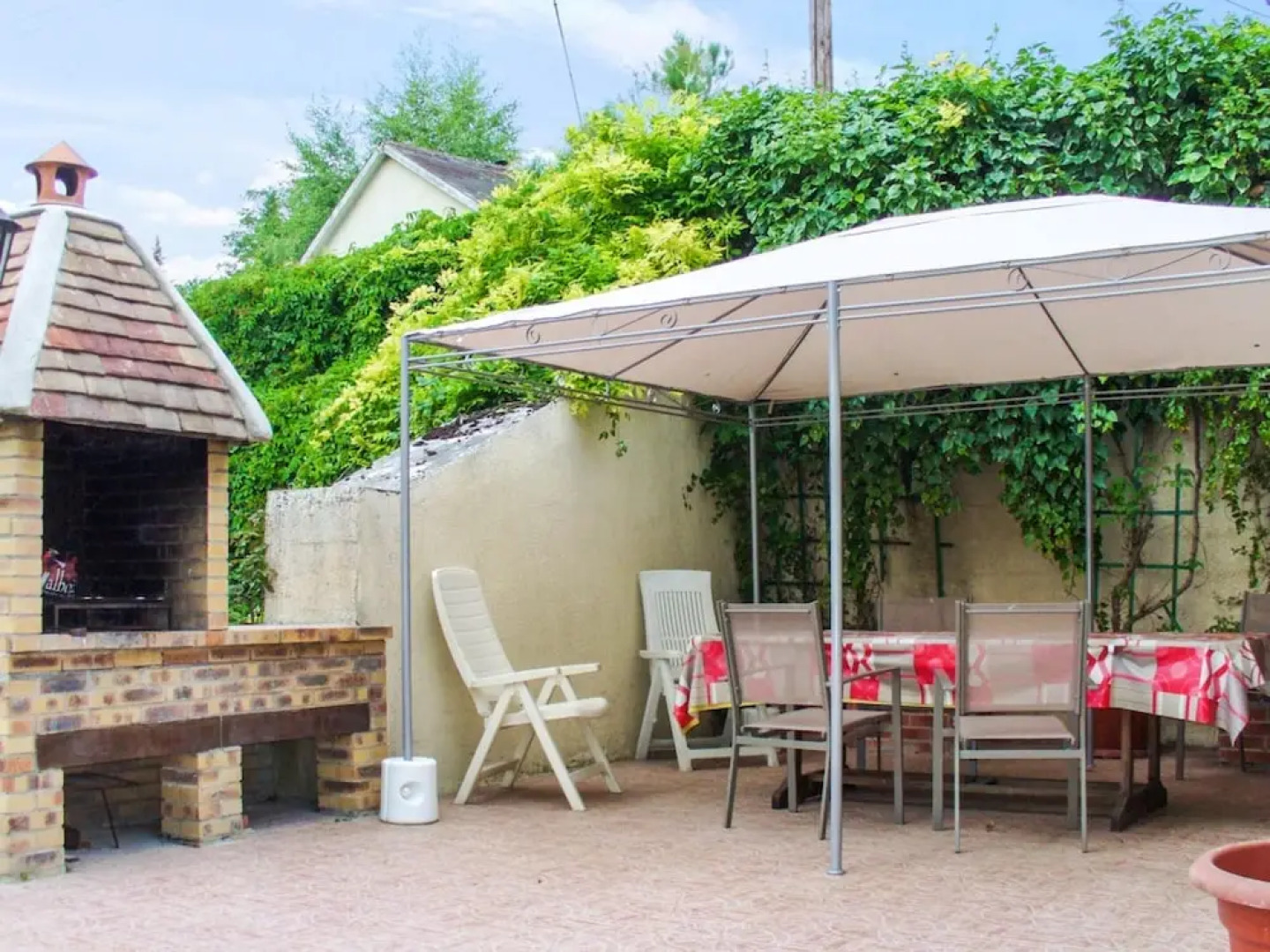 House With 2 Bedrooms in Villeuneuve sur Yonne, With Wonderful Mountai