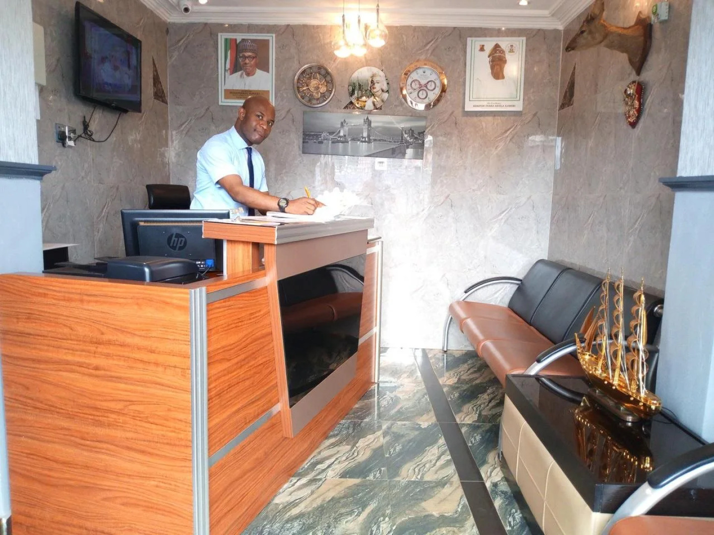 Euro Lounge and Suites