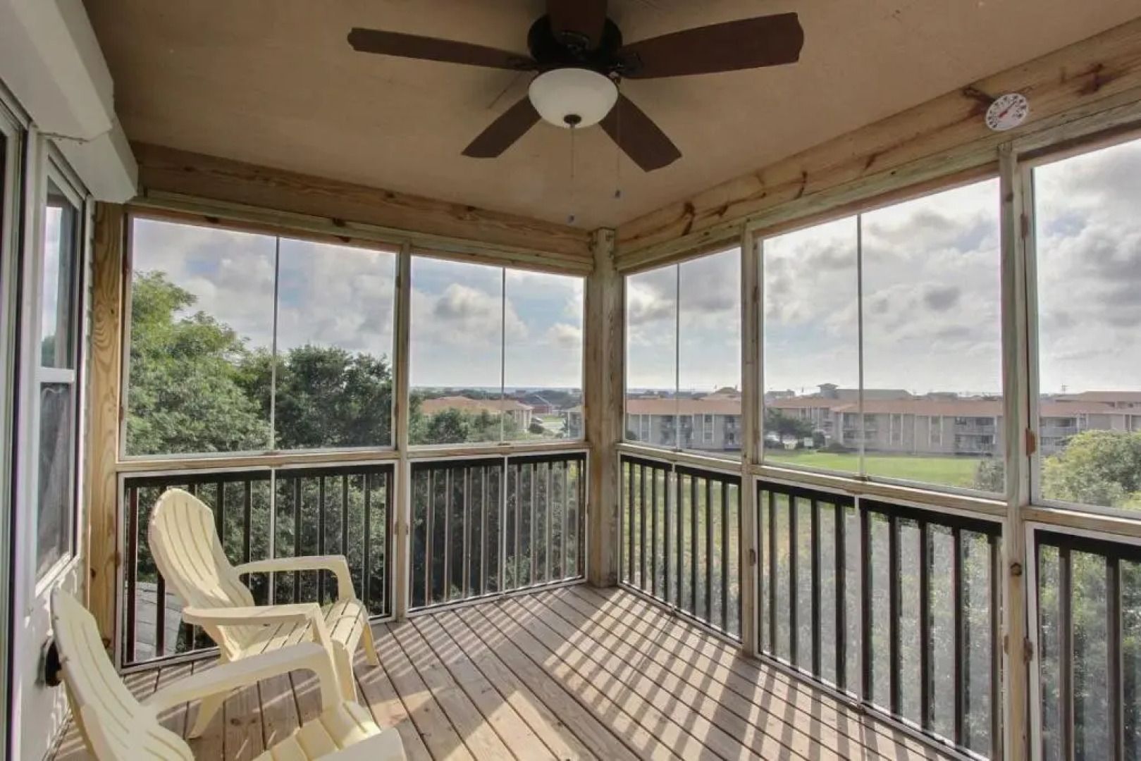 4040 - Paws at the Beach