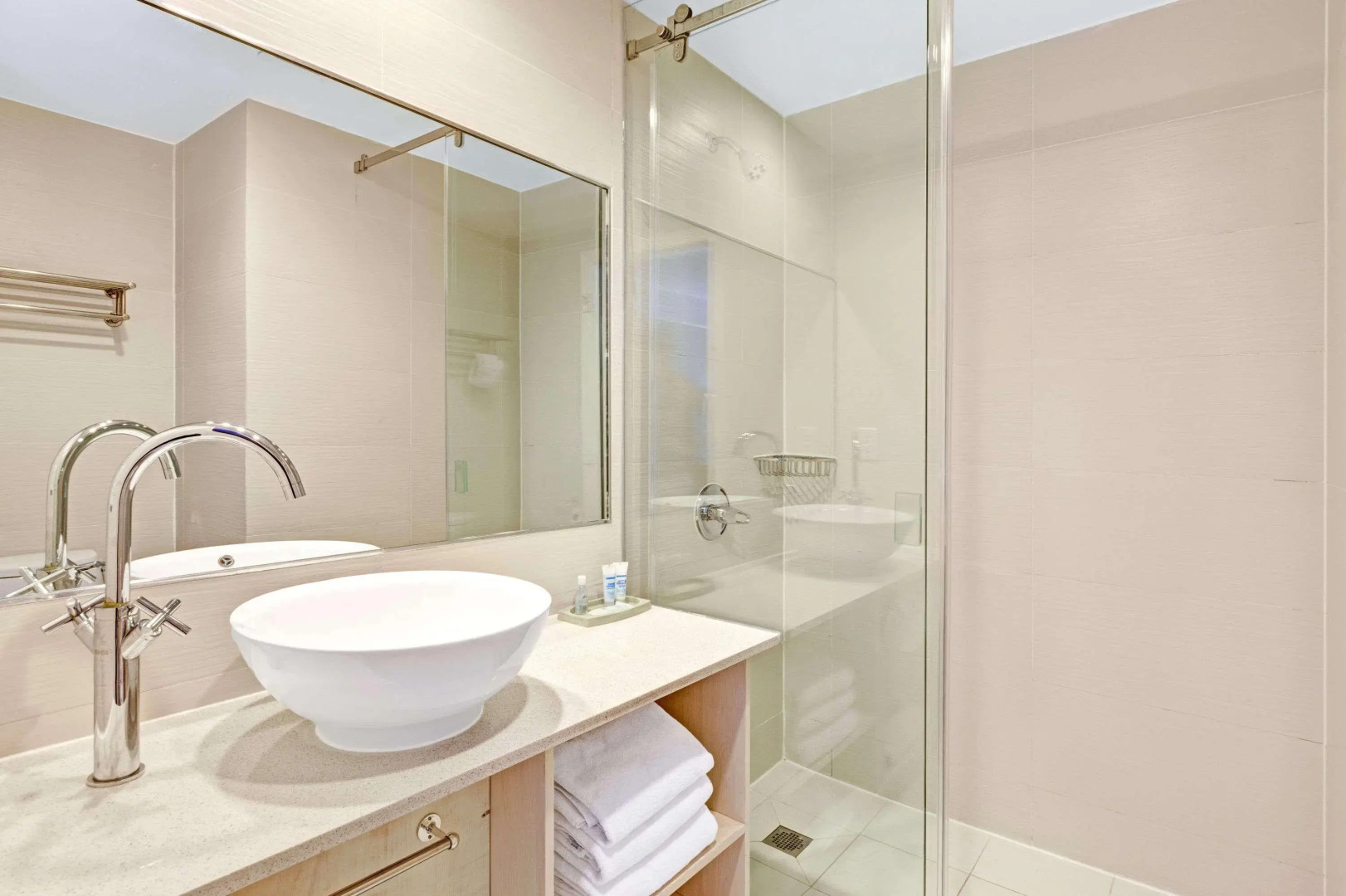 Wyndham Garden Long Island City Manhattan View Hotel