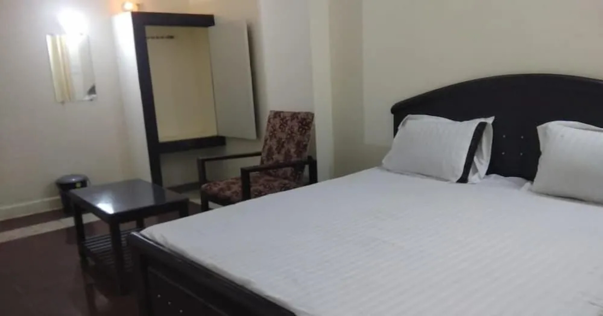 iROOMZ Subhadra Comforts