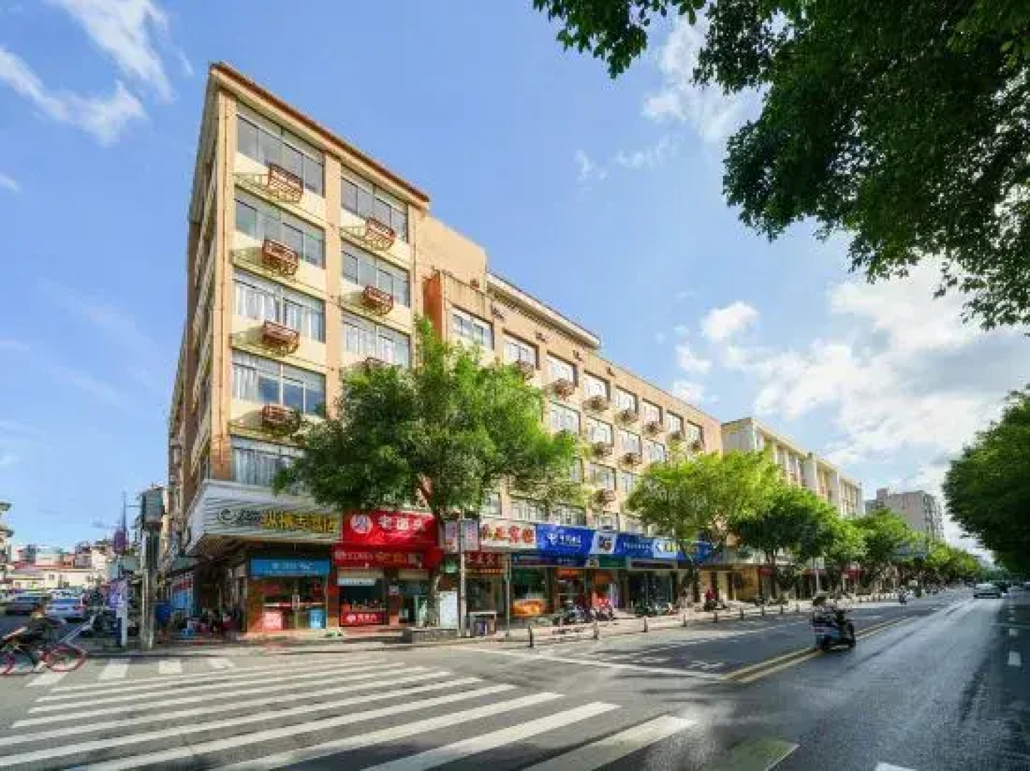 Changtai Hezheng Business Hotel