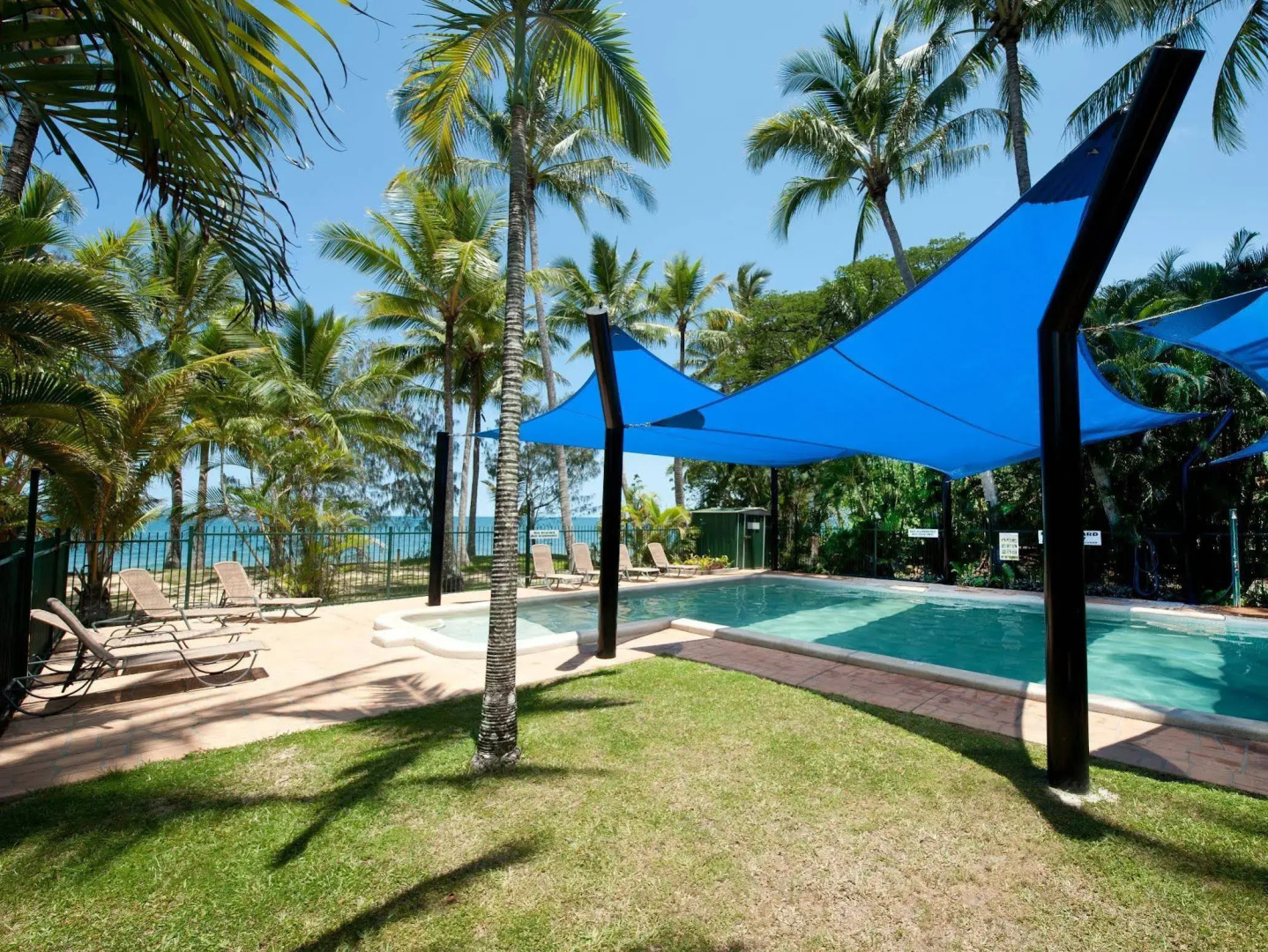 Ellis Beach Oceanfront Bungalows