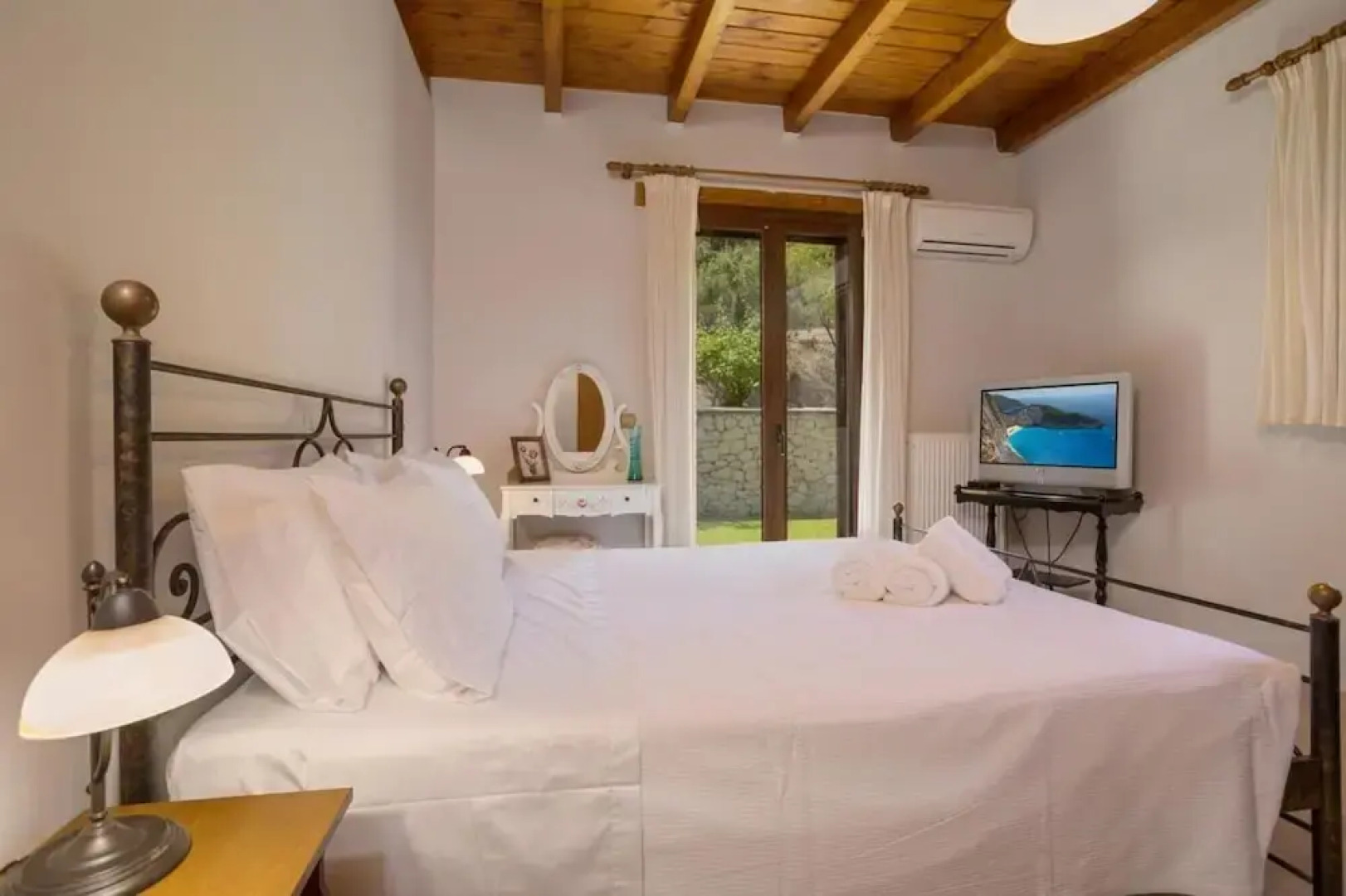 Paradise Home - On the Hill - Paradise Home - On the Hill