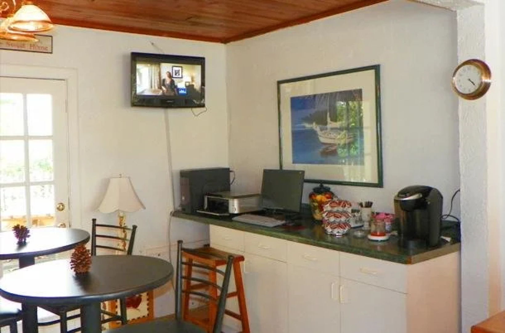 Island Breeze Inn