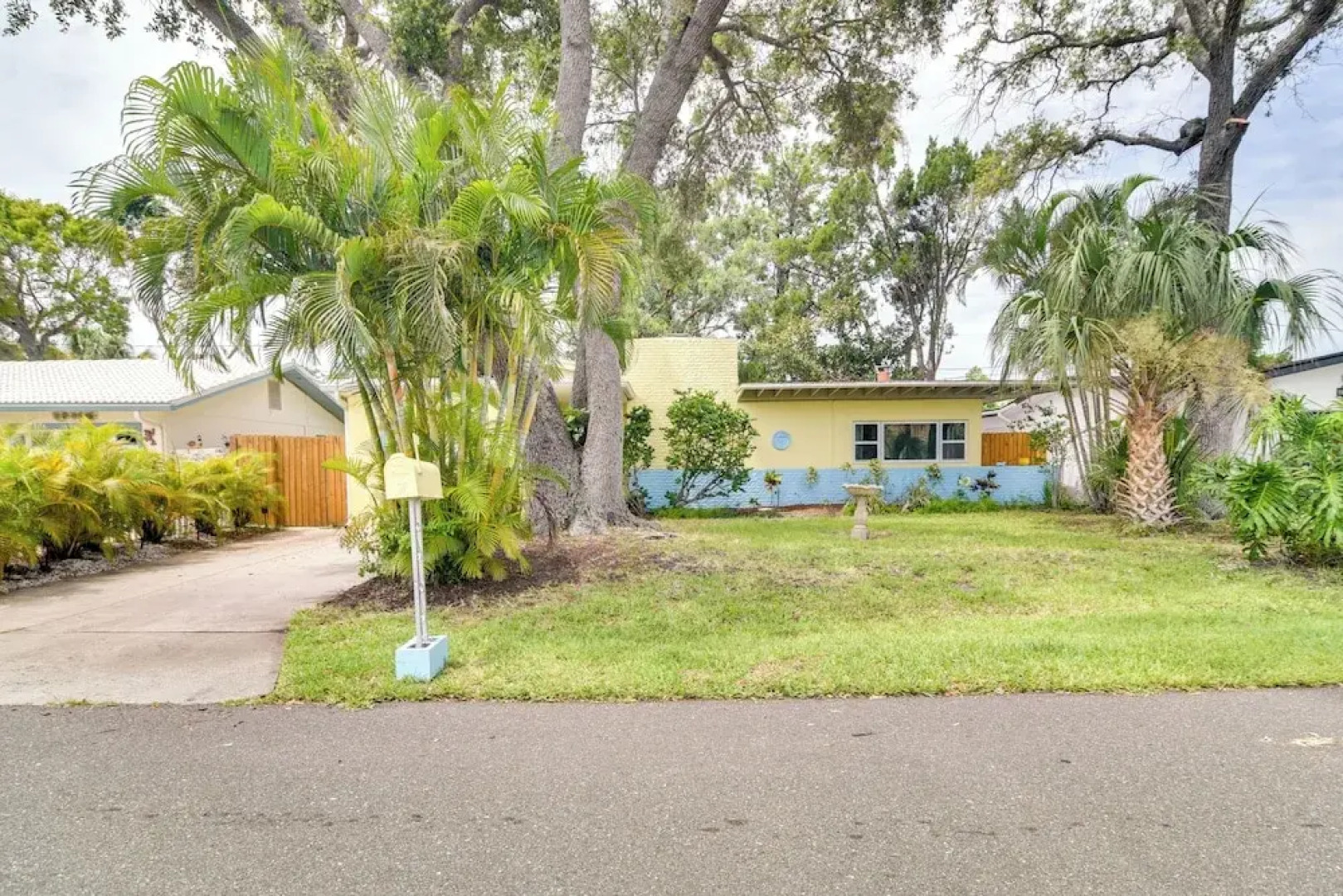 1 Mi to Madeira Beach: Getaway w/ Patio & Grill