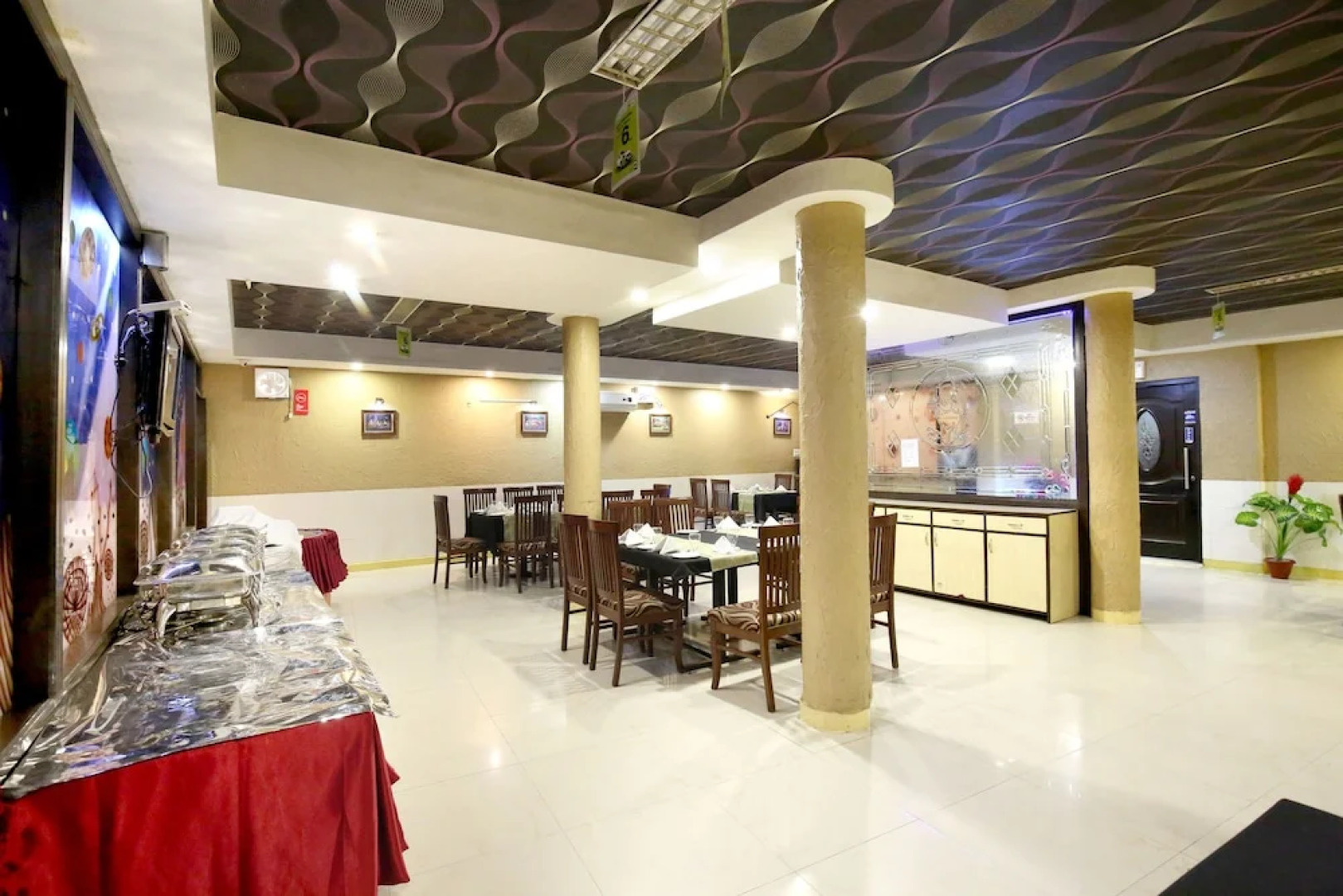 Capital O 4963 Hotel Inderprasth