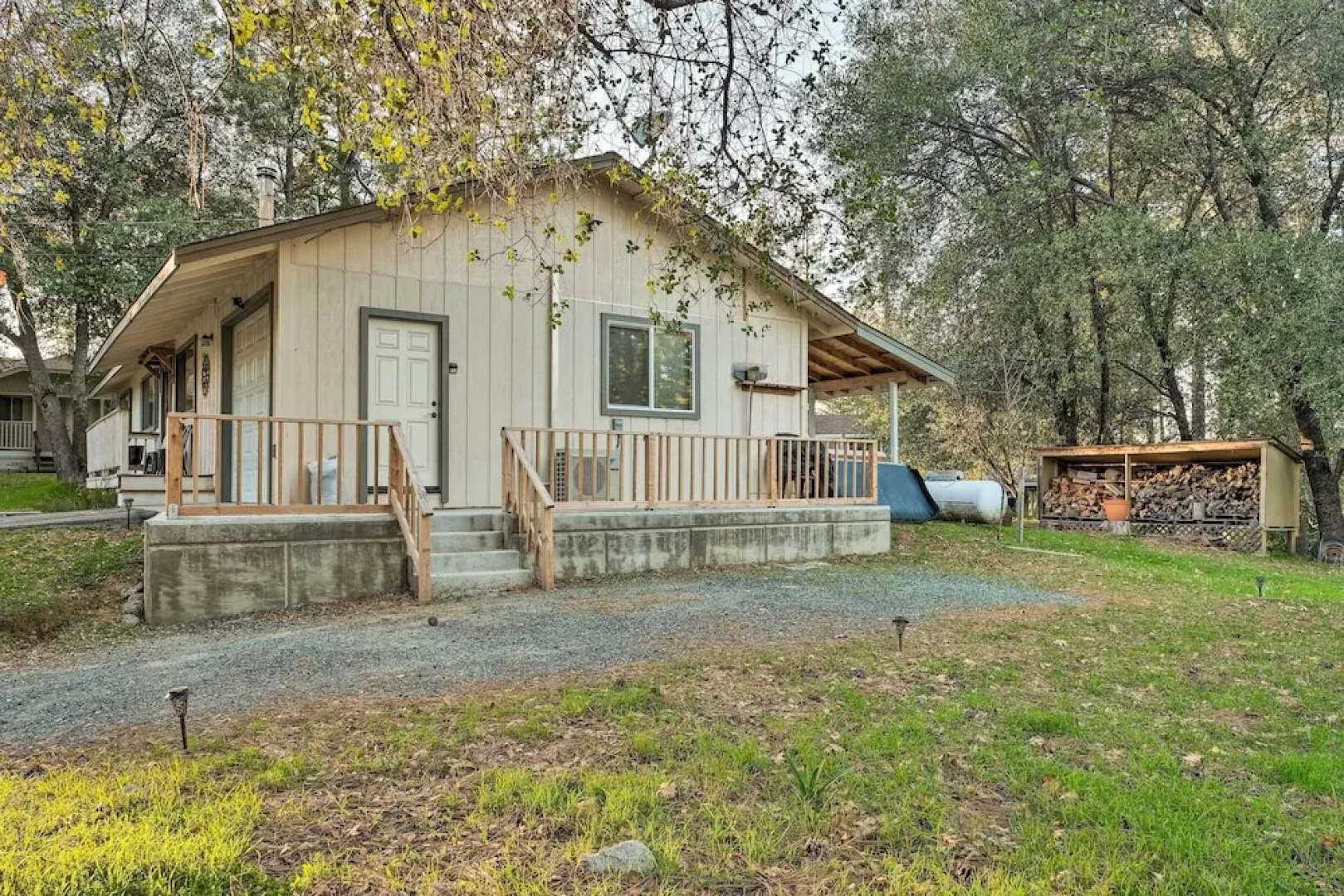 Lakeside Groveland Home w/ Hot Tub, Near Yosemite