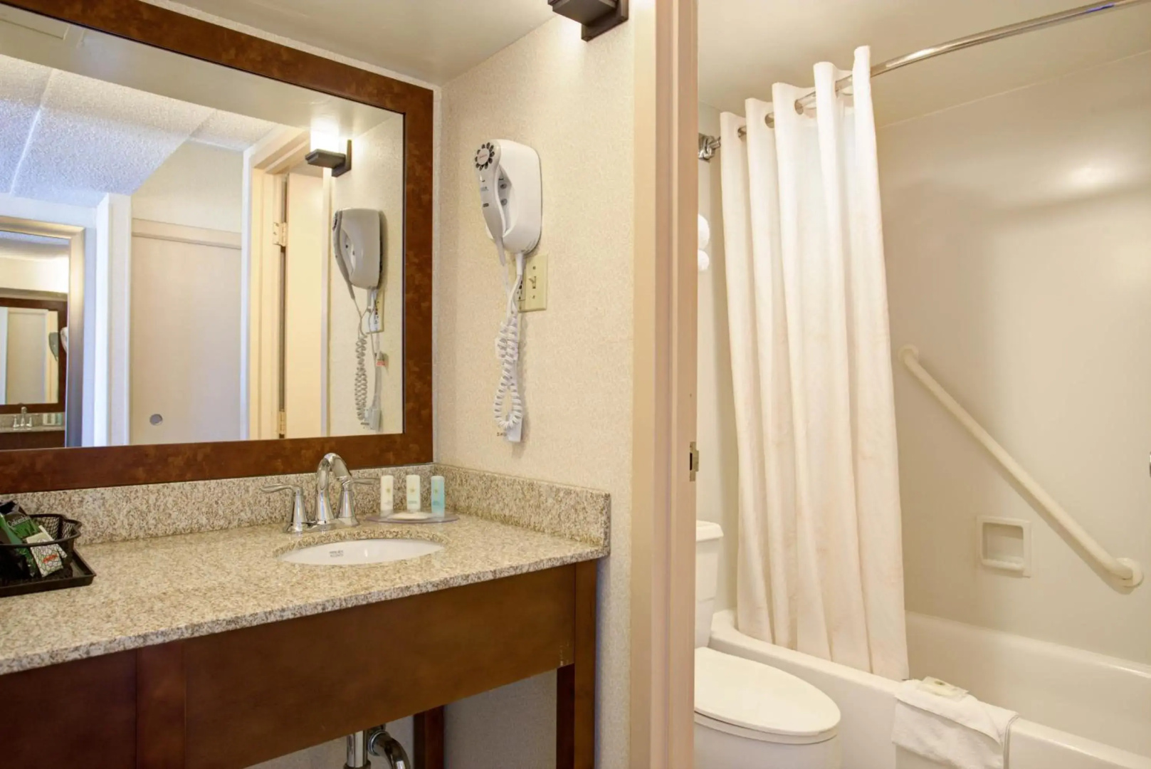 Comfort Inn by the Bay