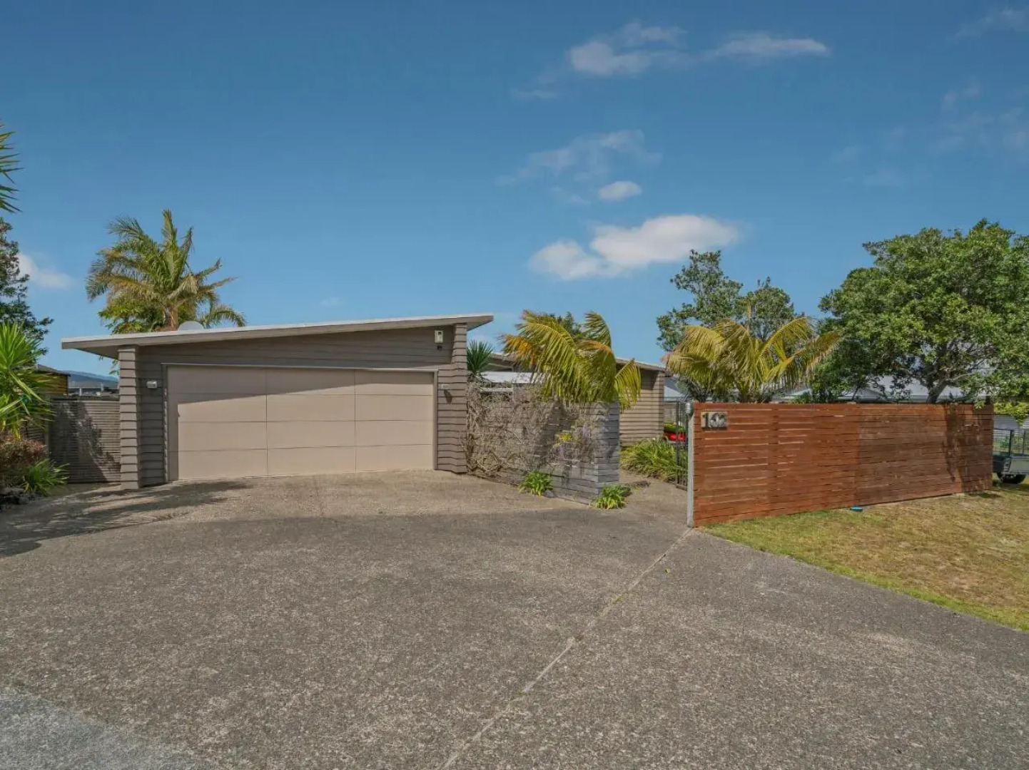 Sanctuary By The Water - Matarangi Holiday Home