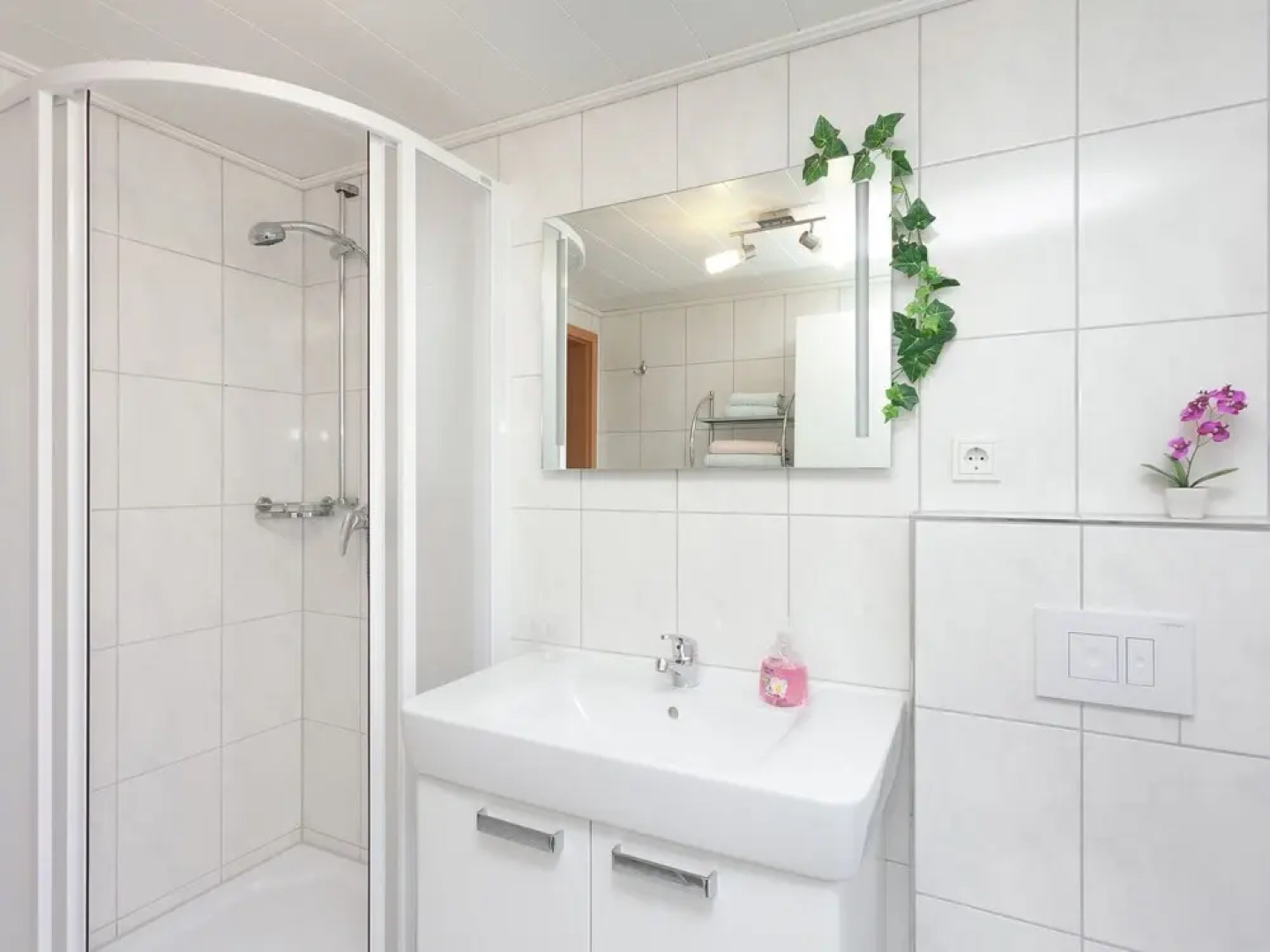 Apartment Near Eisenach With a Separate Entrance and Covered Terrace