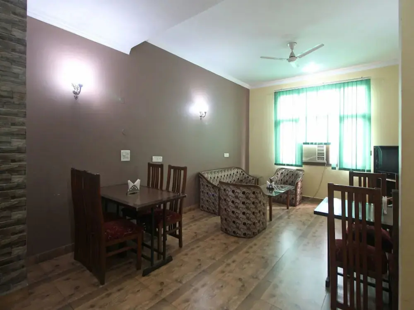 OYO 6977 Hotel Clarks