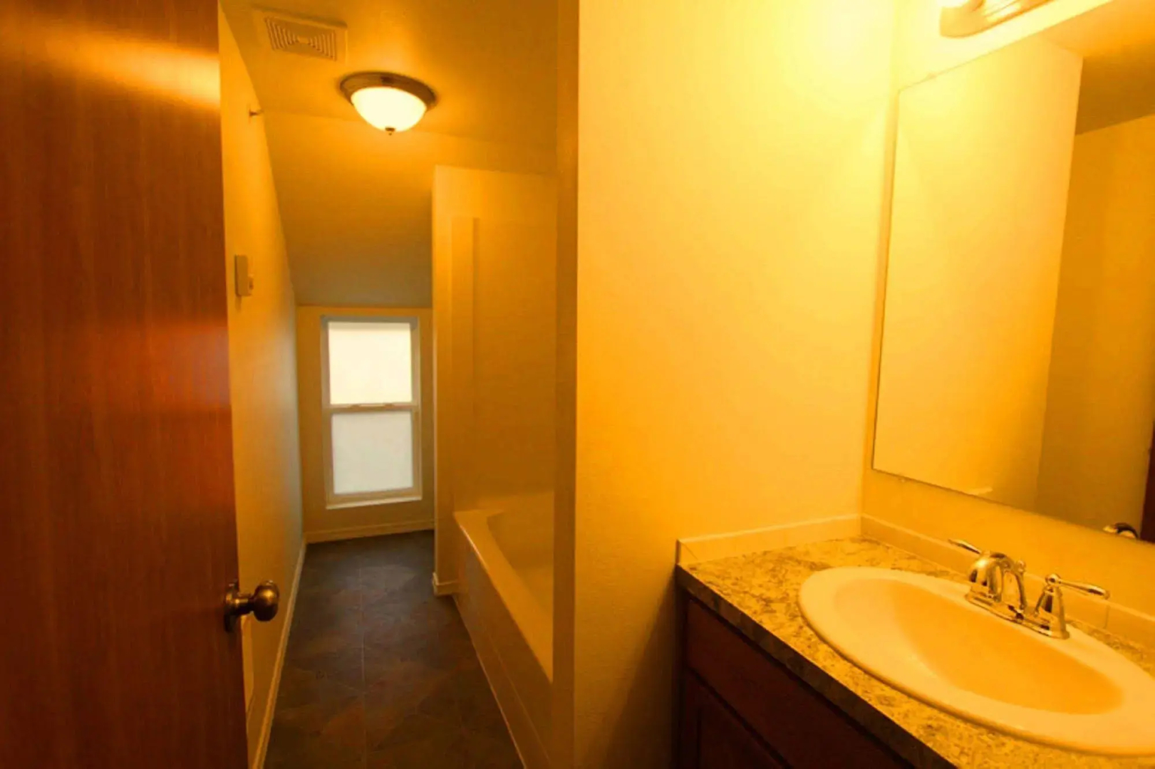 Maple Leaf Manor Suites