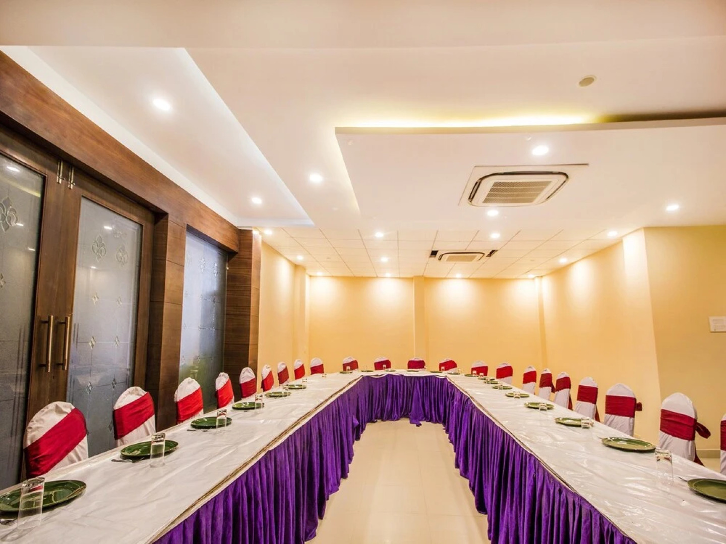 Hotel The Grand Bhavya Palace