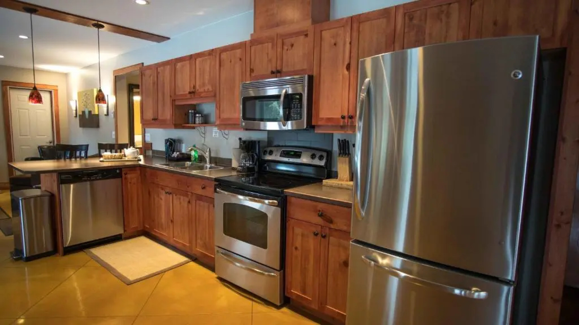 Cedar House Restaurant & Chalets