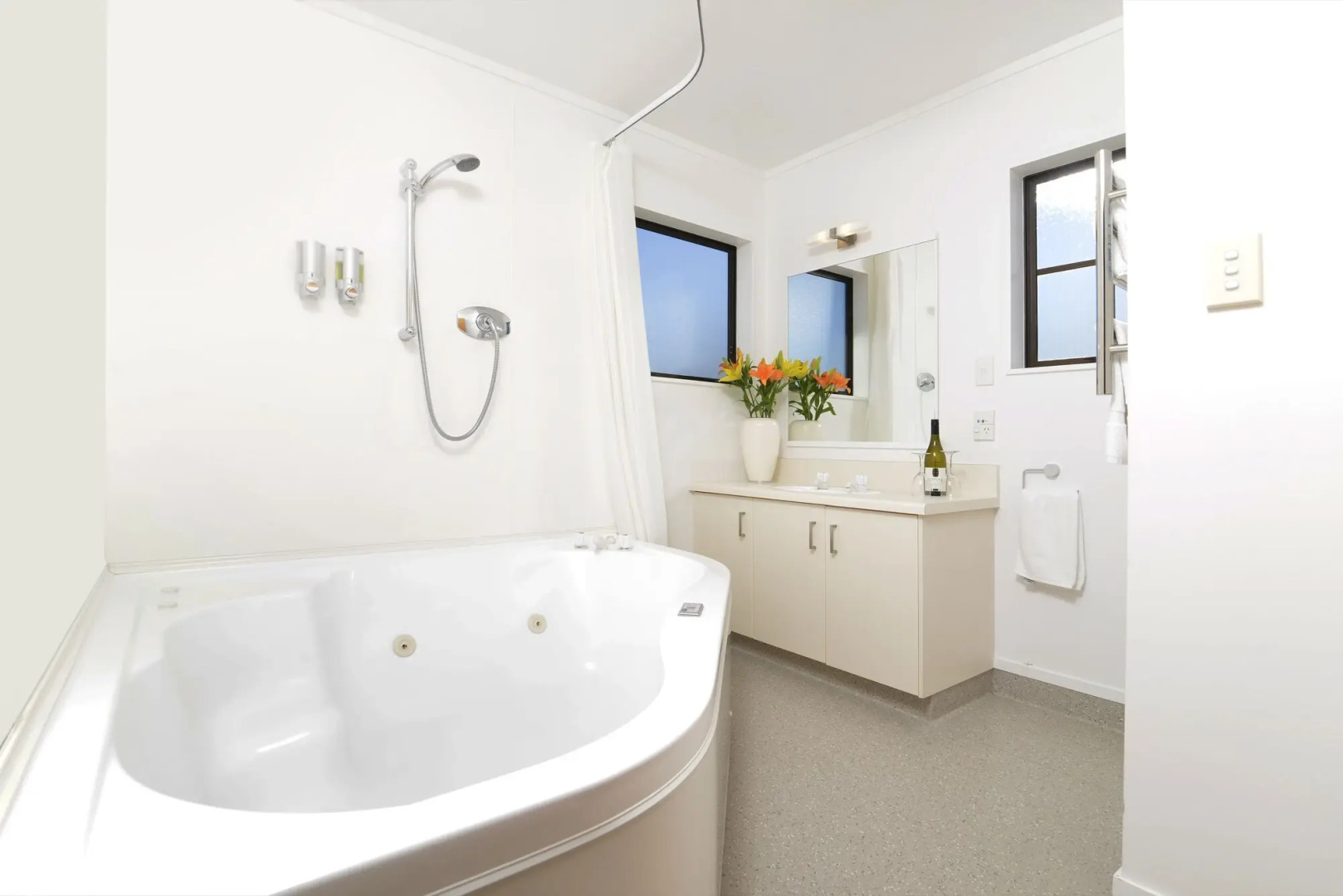 Knightsbridge Court Motor Lodge