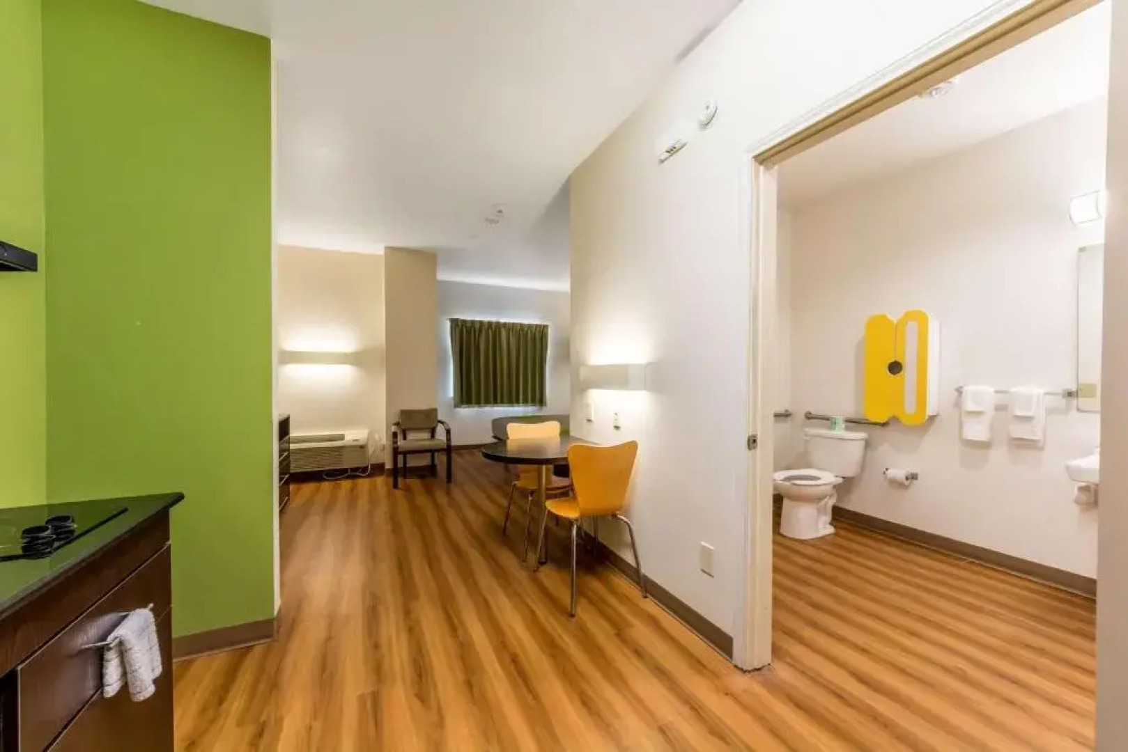 Super 8 by Wyndham Kenedy